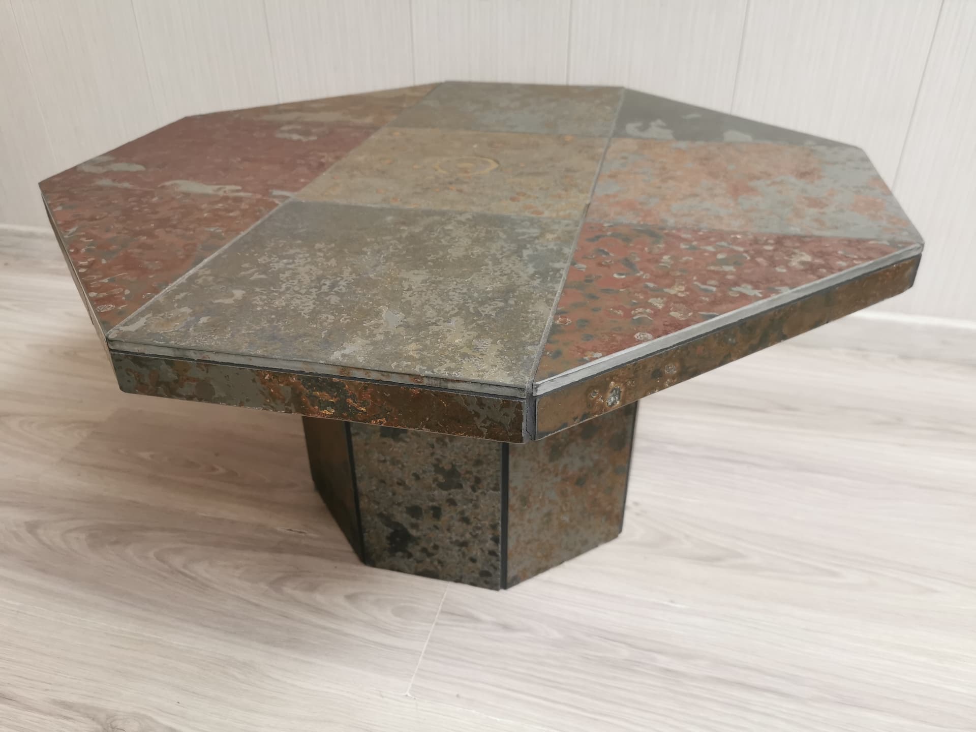 Stolik kawowy ośmiokątny, szary granit, metal czarny, proj. P. Kingma, Holandia, lata 80. - 399674