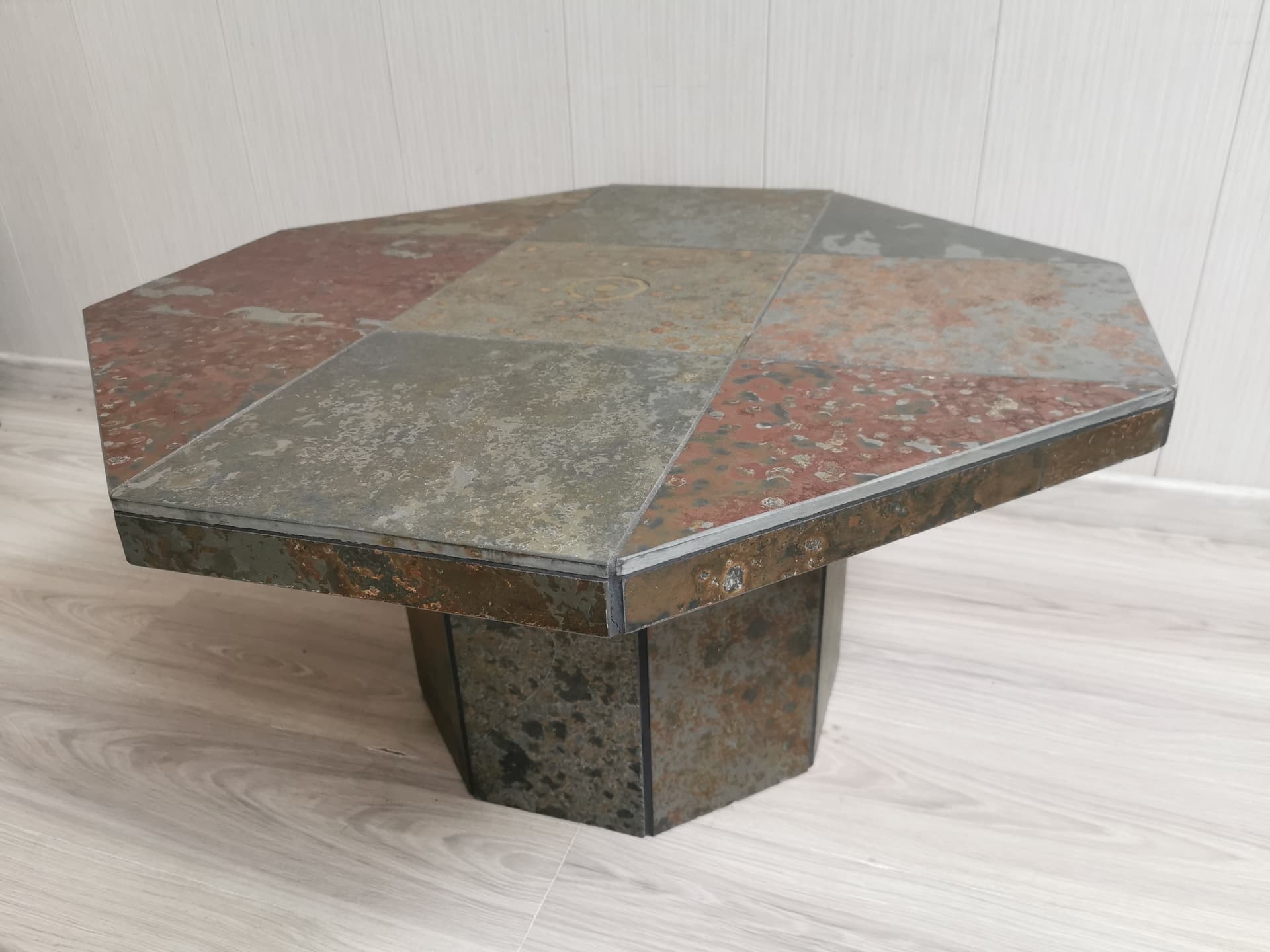 Stolik kawowy ośmiokątny, szary granit, metal czarny, proj. P. Kingma, Holandia, lata 80. - 399676