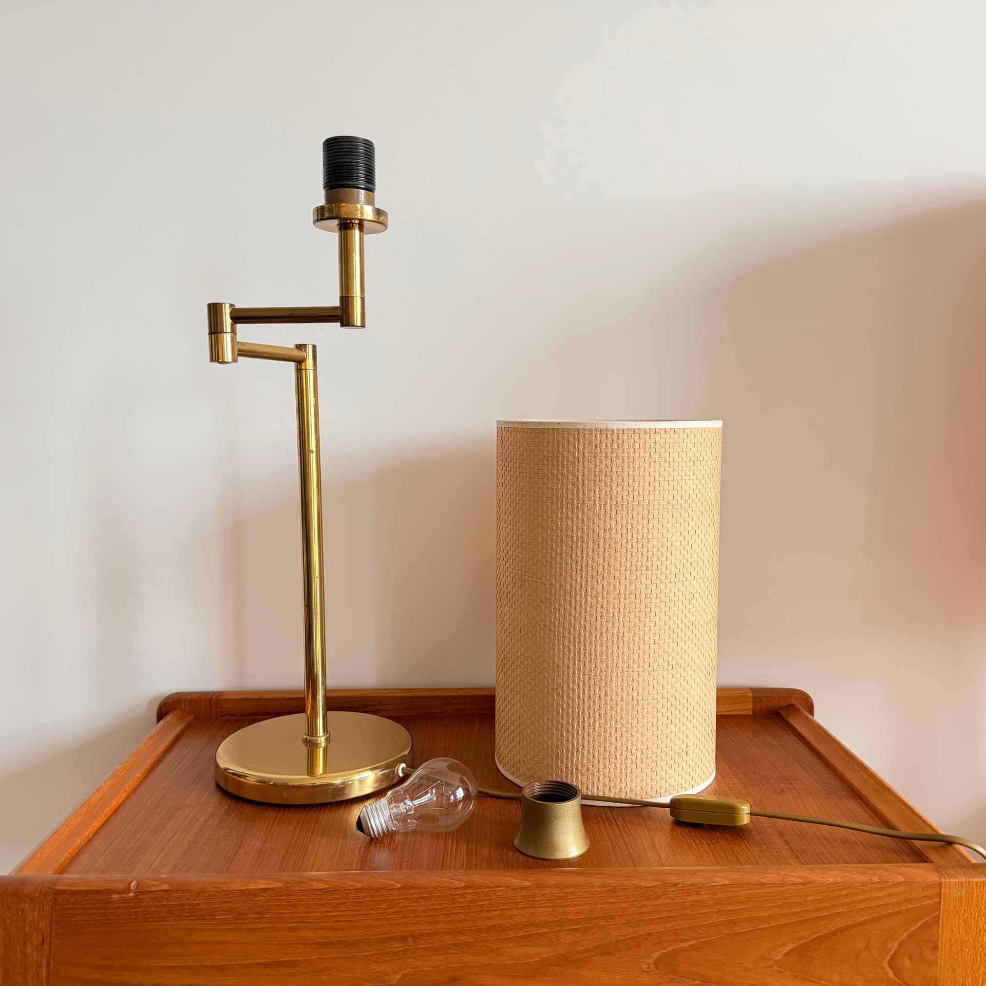 Table Lamp, gold brass, beige rattan, Germany, 1970s. - 400625