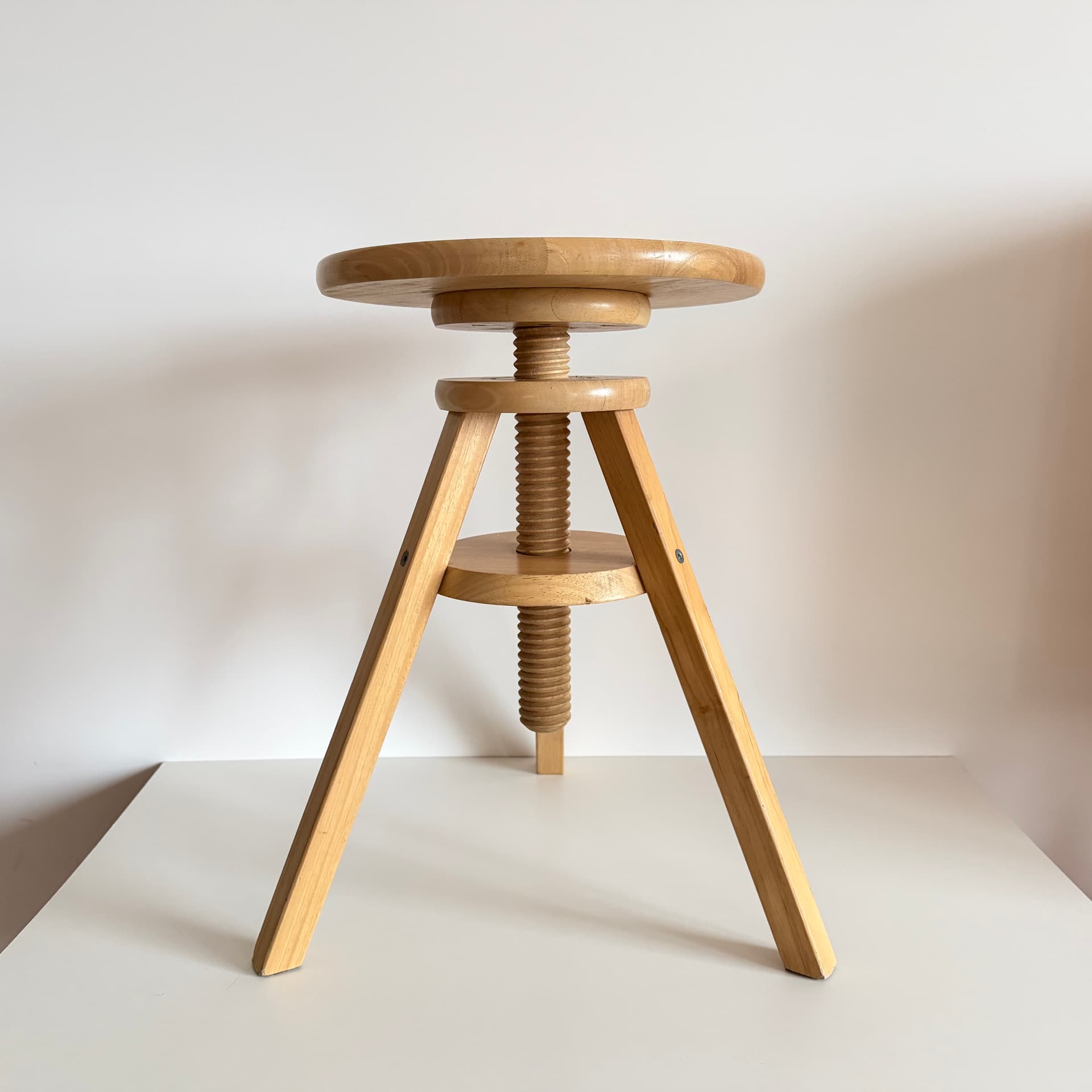 Stołek tripod, olcha brązowy, Niemcy, lata 90. - 400664