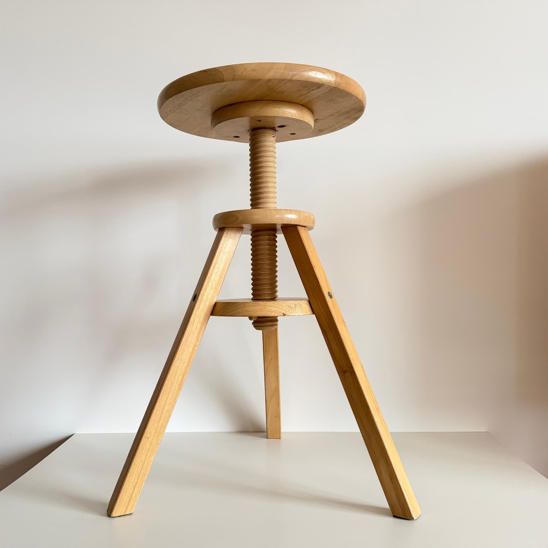 Stołek tripod, olcha brązowy, Niemcy, lata 90. - 400658