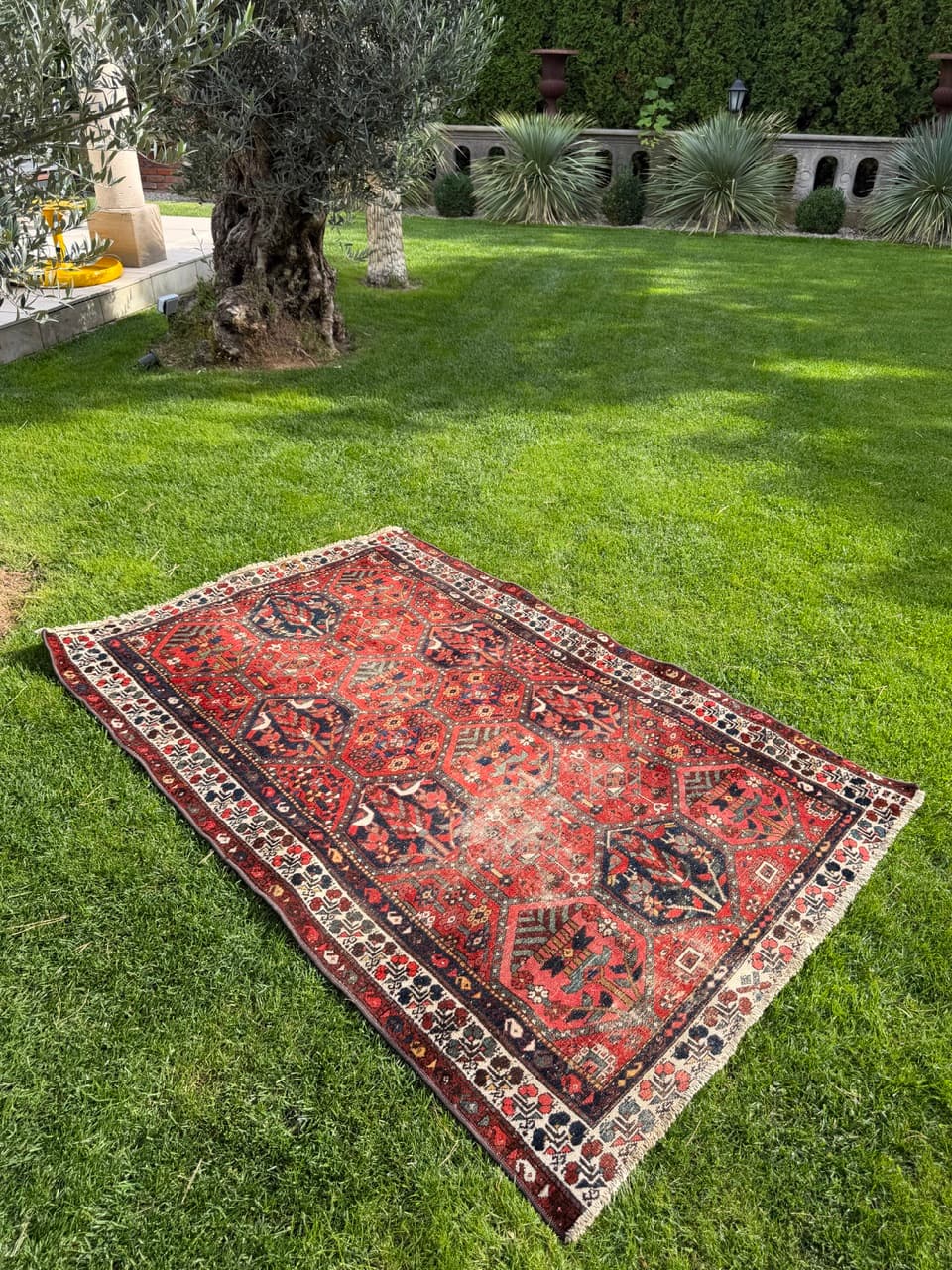 Rug Hamadan Bahtiari 200x131cm, red blue white, wool, Iran, 1930s. - 400916