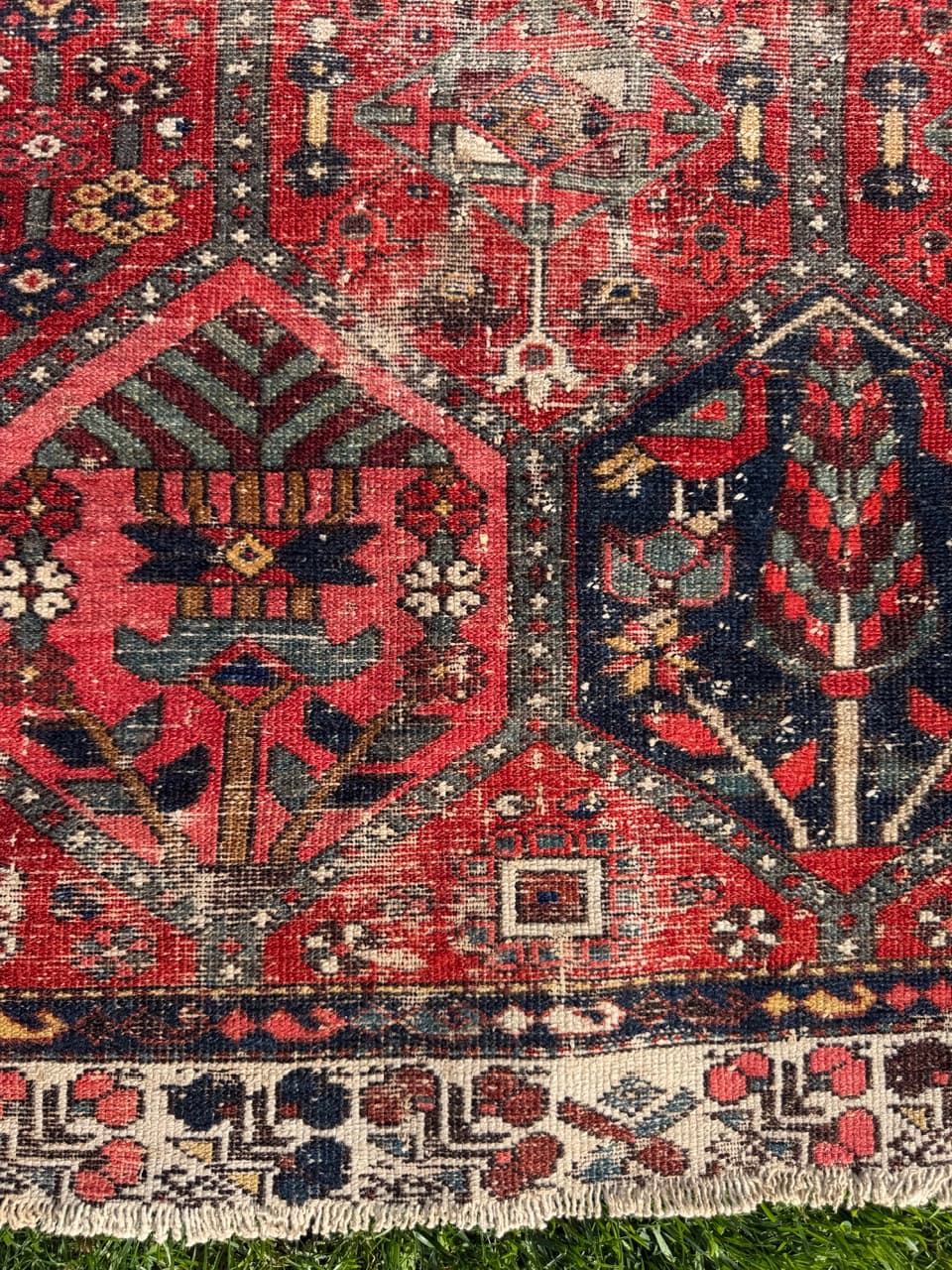 Rug Hamadan Bahtiari 200x131cm, red blue white, wool, Iran, 1930s. - 400921