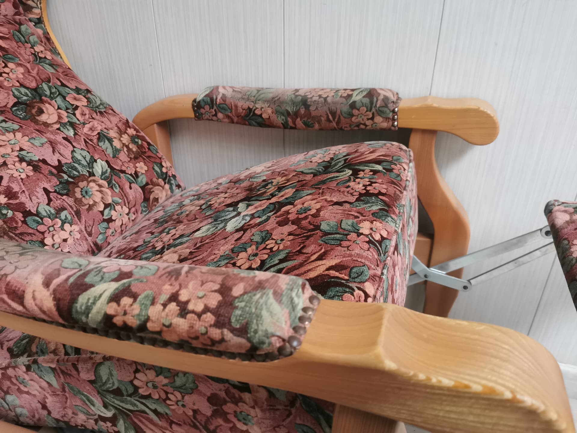 Reclining wingback armchair, pink floral fabric, light brown wood, 1990s. - 400972
