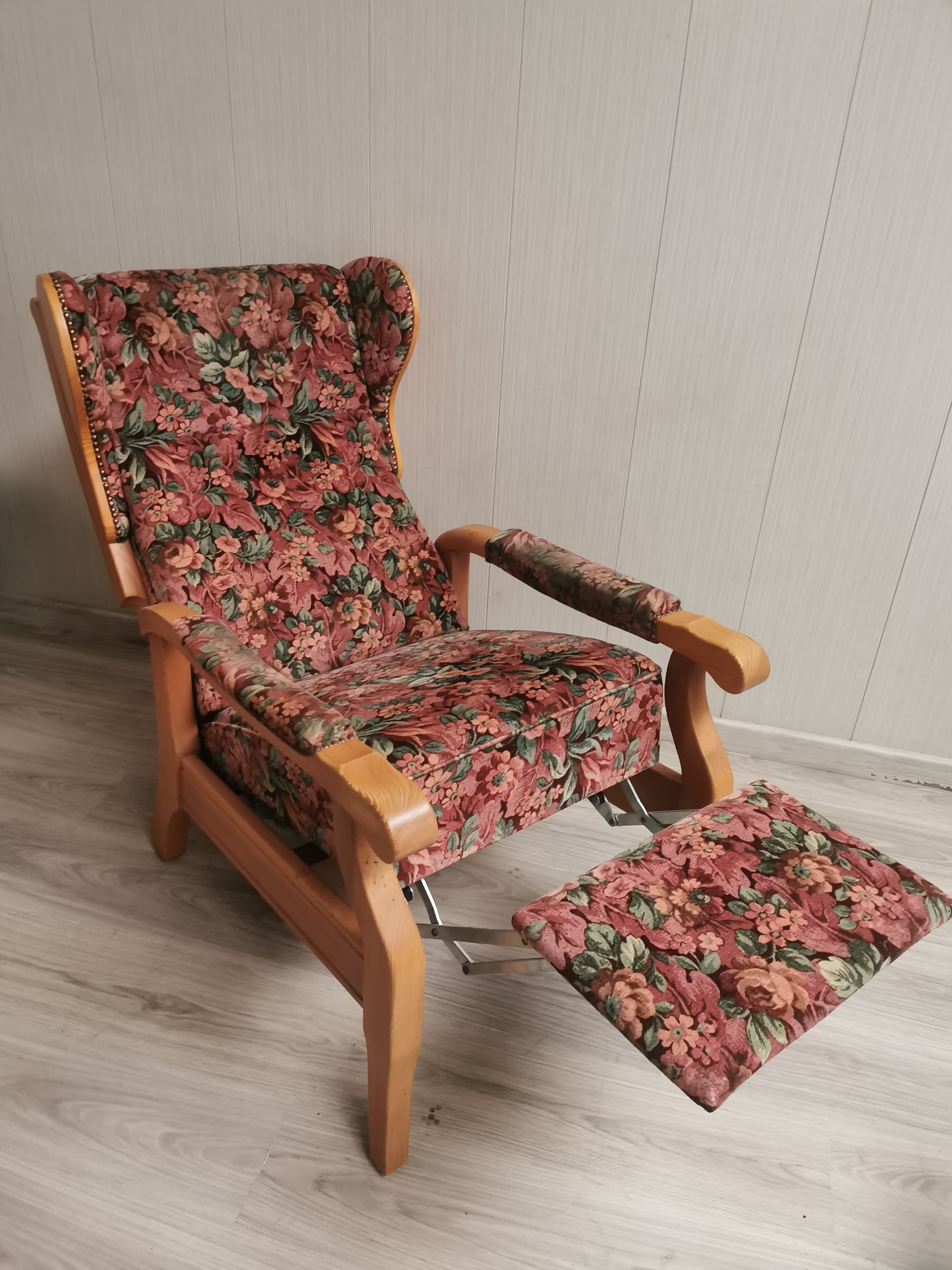 Reclining wingback armchair, pink floral fabric, light brown wood, 1990s. - 400970
