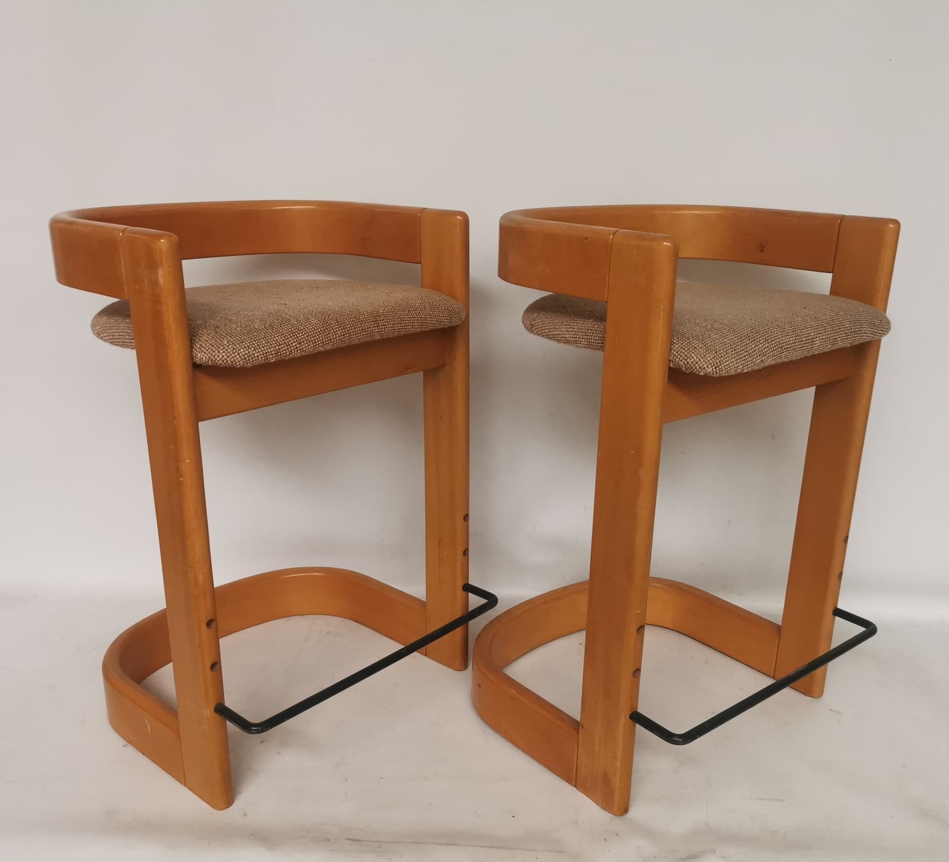 Pair of bar stools, brown beige, wood fabric, 1980s. - 401032