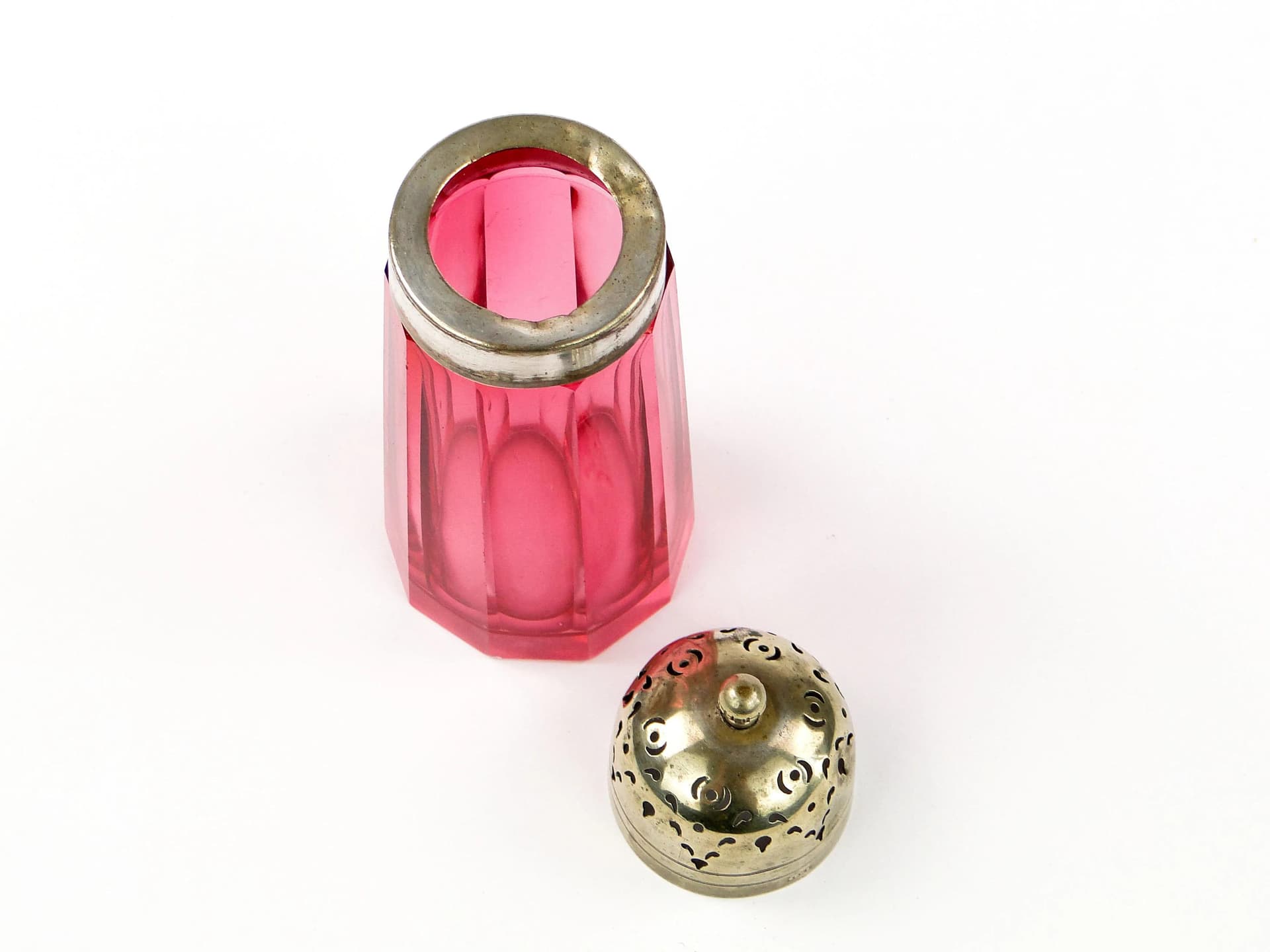Sugar Shaker, pink crystal, silver metal, early 20th century - 401117