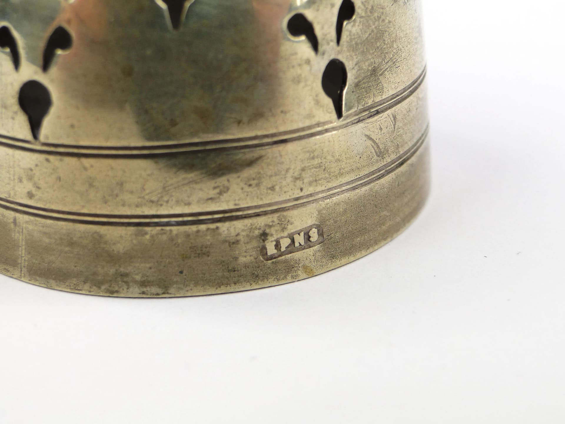 Sugar Shaker, pink crystal, silver metal, early 20th century - 401116