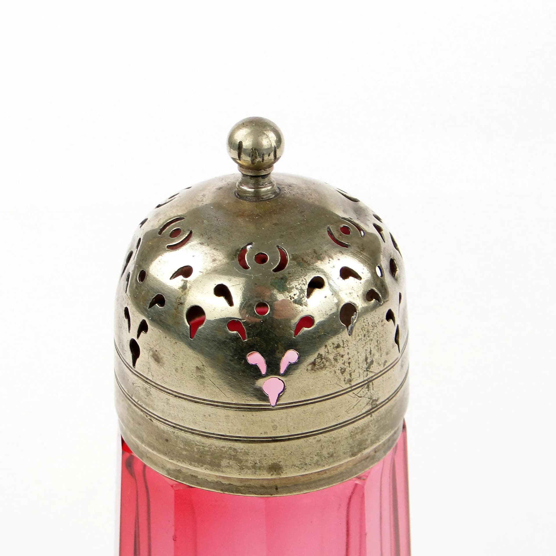 Sugar Shaker, pink crystal, silver metal, early 20th century - 401111