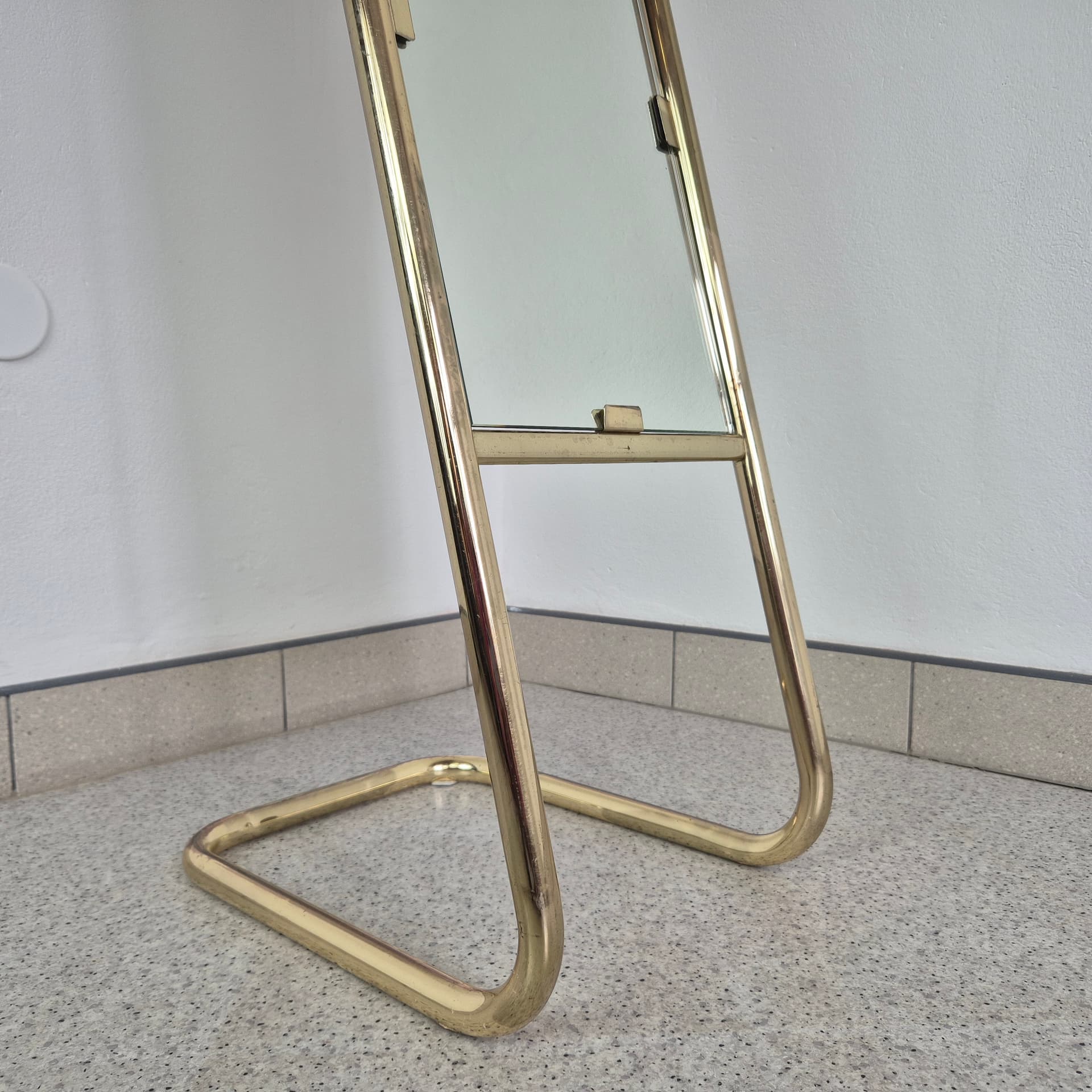 Free-standing mirror, Hollywood Regency, glass, gold metal, 1970s. - 401253