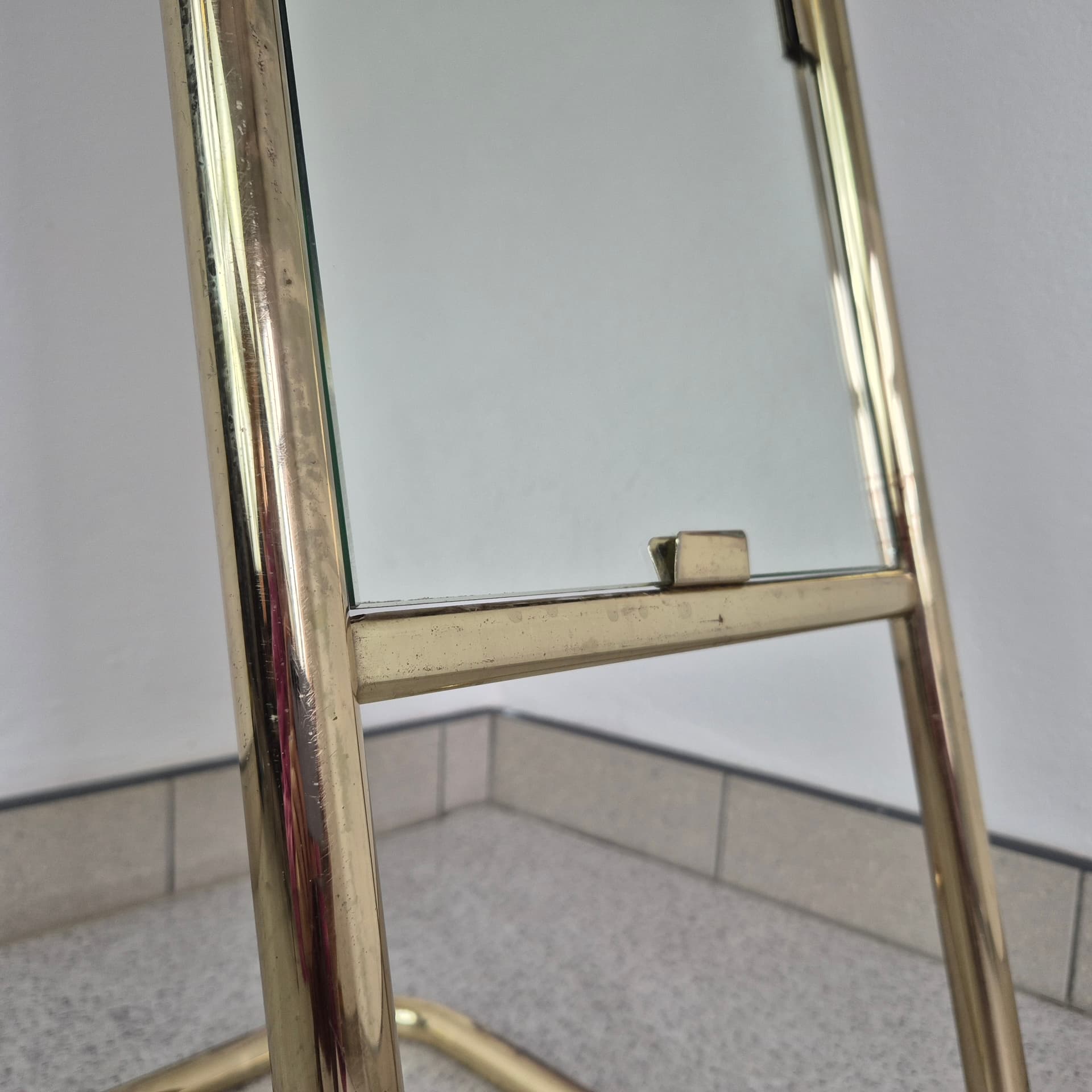 Free-standing mirror, Hollywood Regency, glass, gold metal, 1970s. - 401247