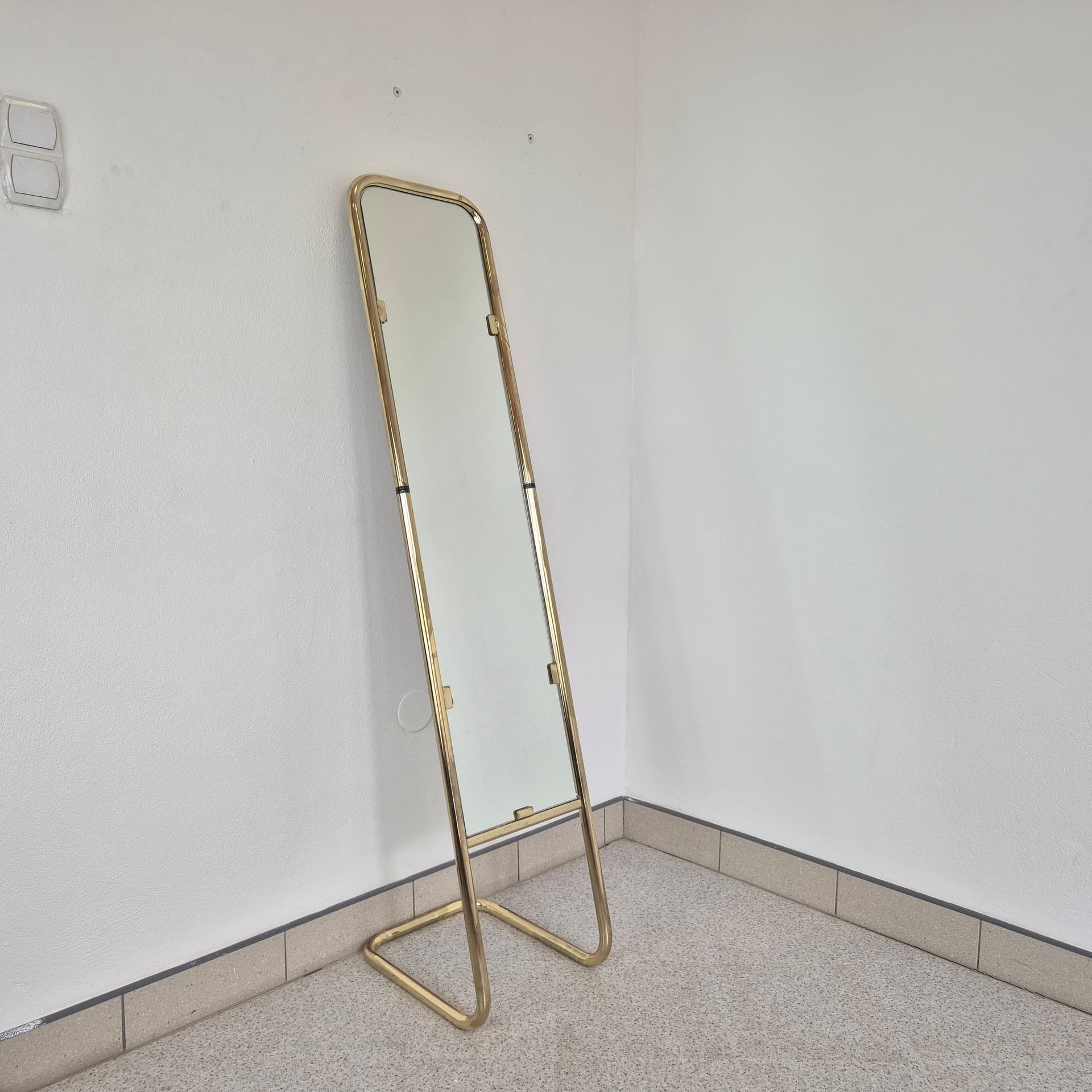 Free-standing mirror, Hollywood Regency, glass, gold metal, 1970s. - 401248