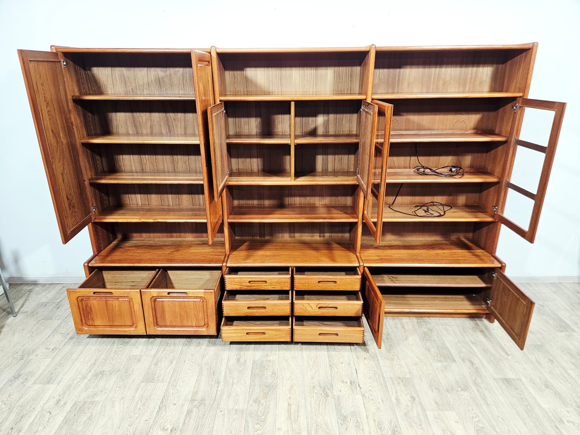 Regał modułowy, brązowy teak szkło, Dania, lata 70. - 401434