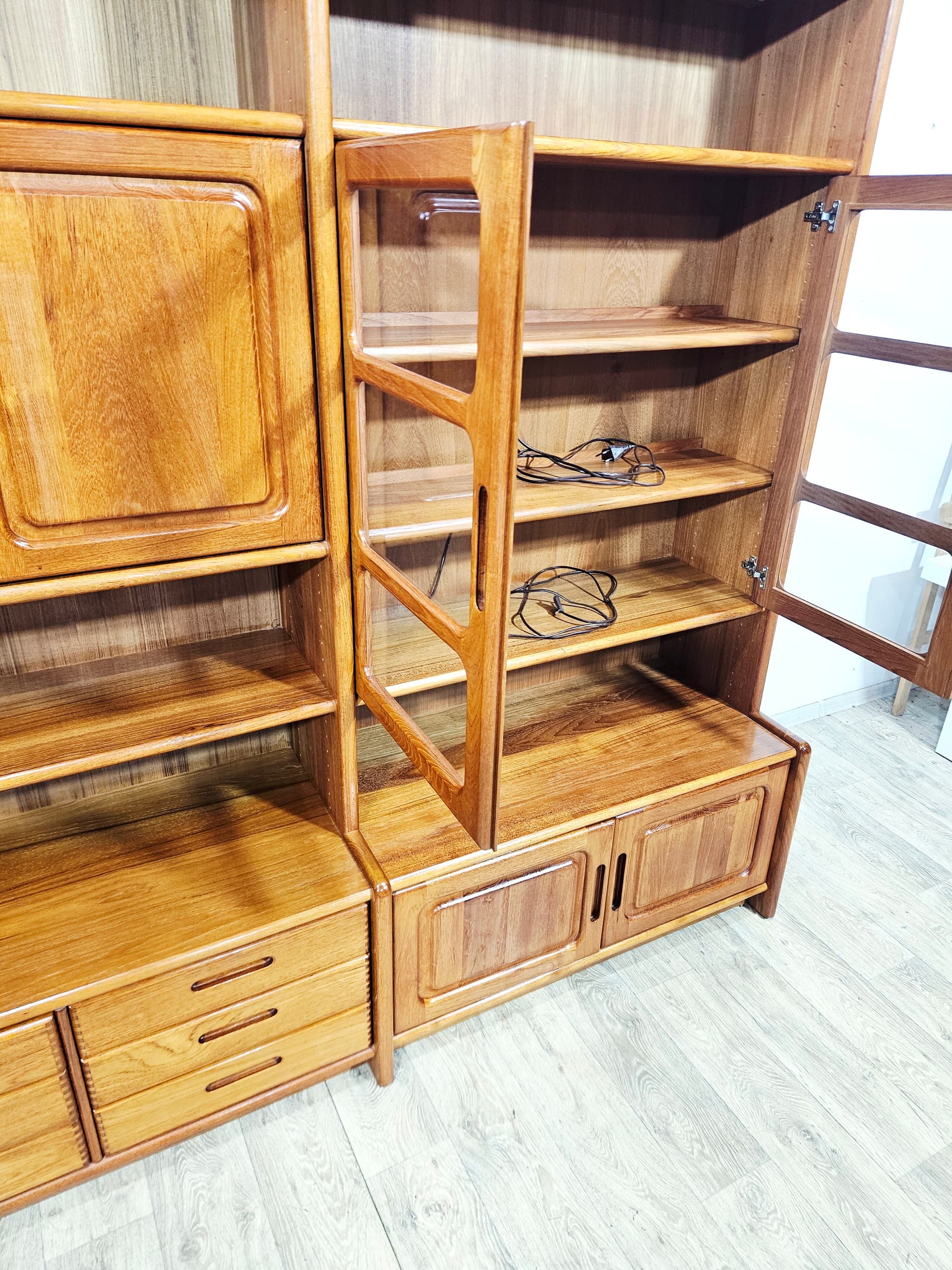 Regał modułowy, brązowy teak szkło, Dania, lata 70. - 401435