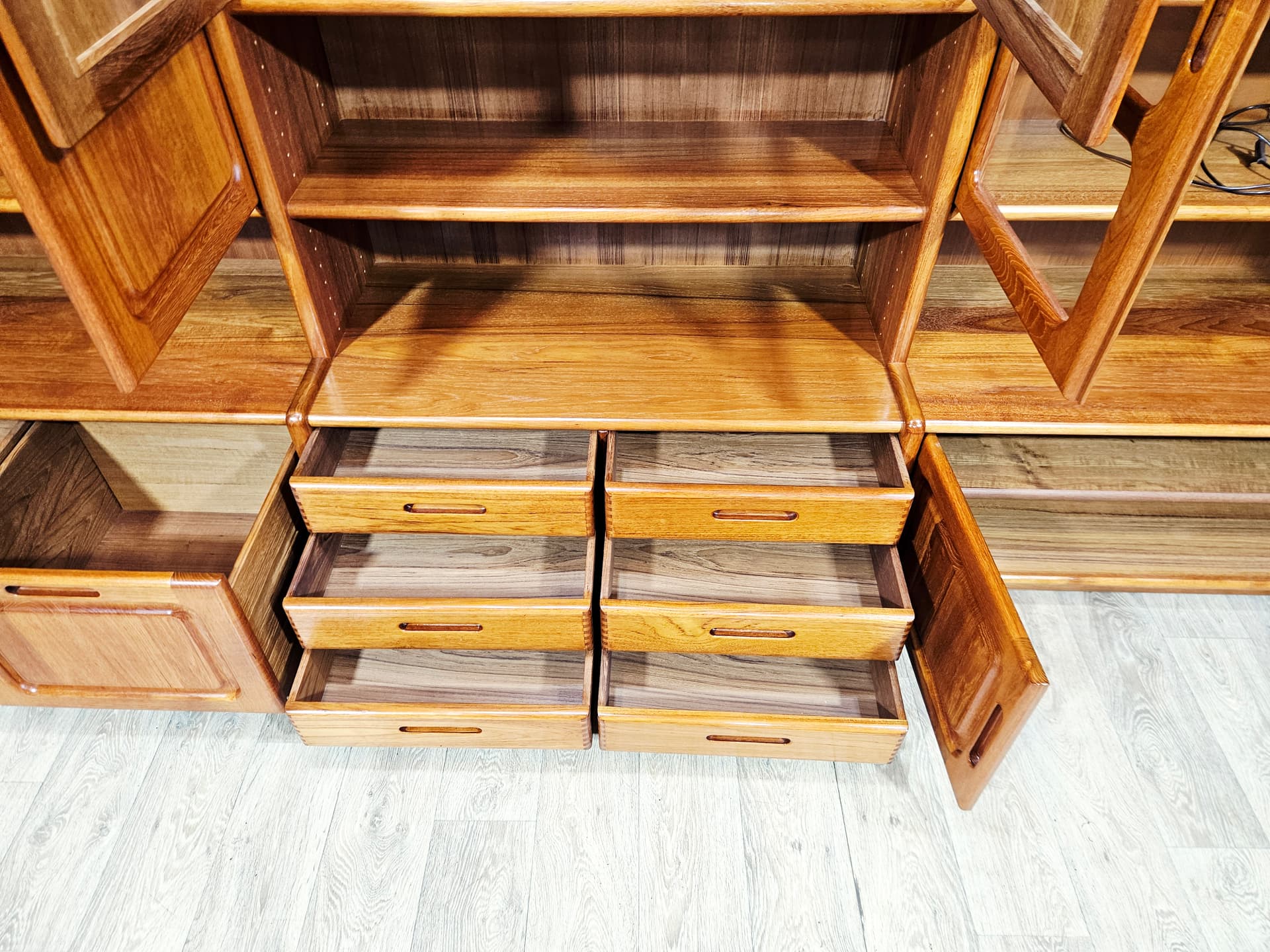 Regał modułowy, brązowy teak szkło, Dania, lata 70. - 401436