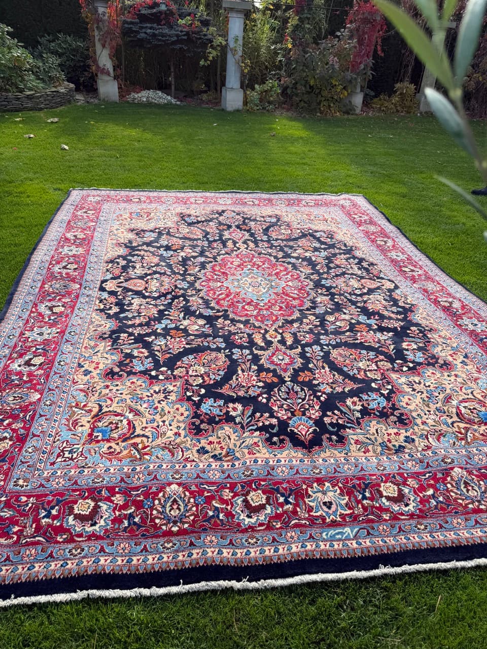 Rug Kashmar Figural 400x300 cm, blue red white gold wool, Iran - 401519