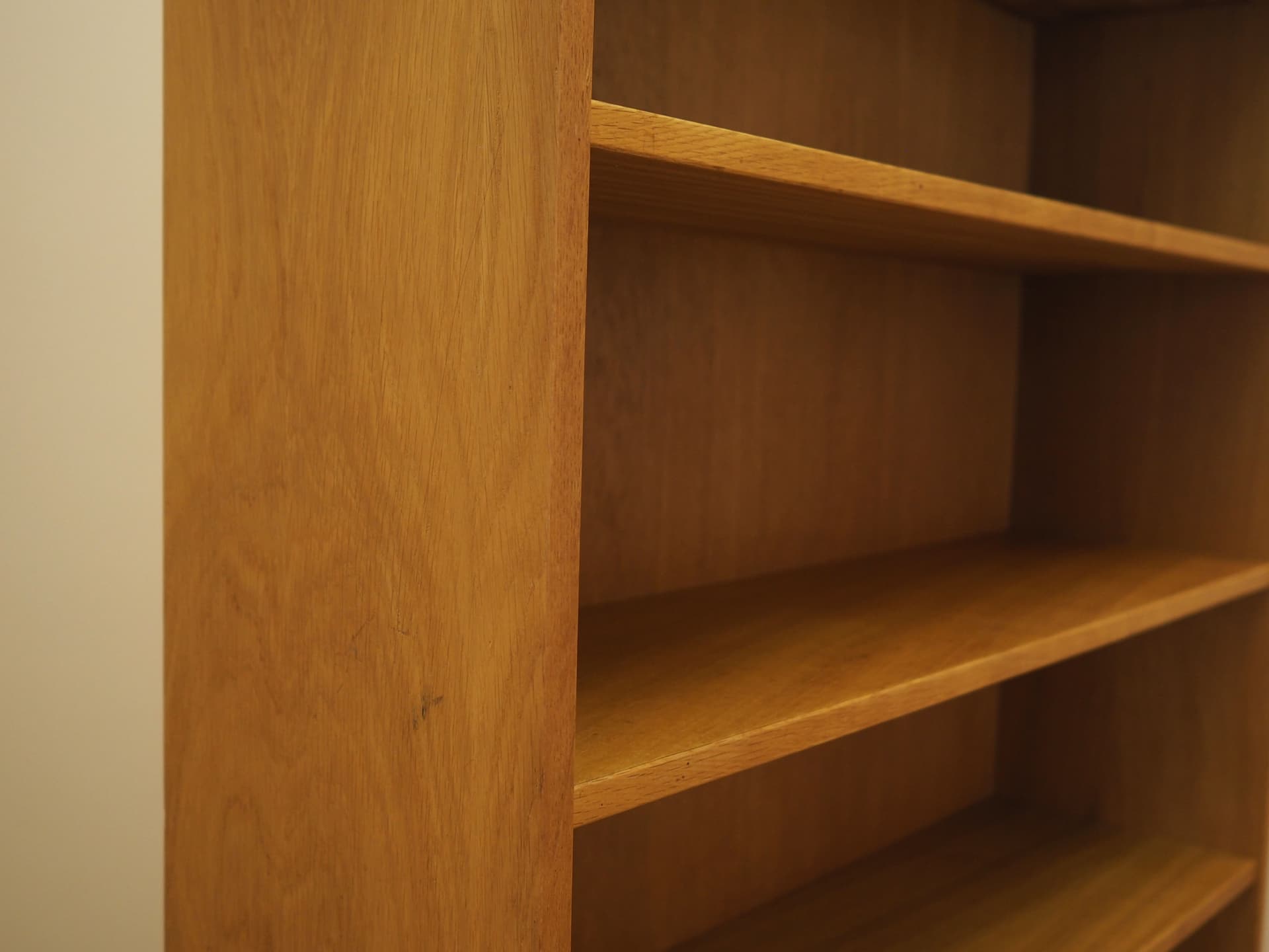 Biblioteczka, jesion brązowy, Dania, lata 70. - 401604