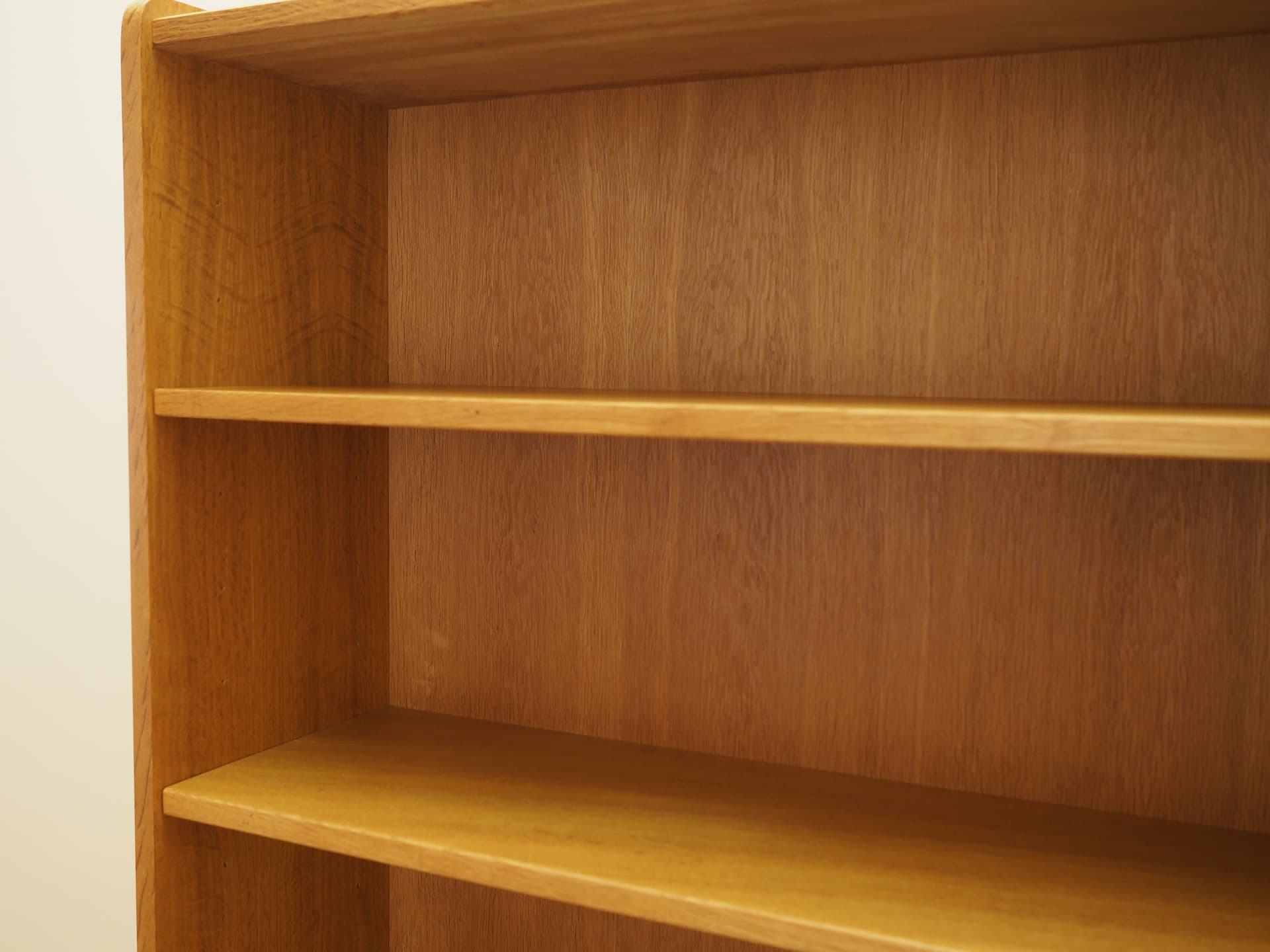 Biblioteczka, jesion brązowy, Dania, lata 70. - 401605