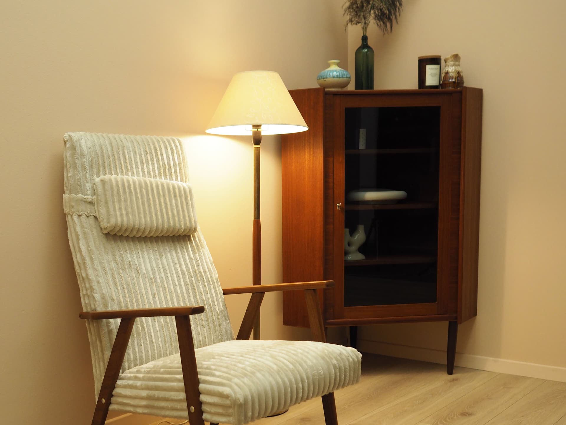 Floor lamp, brown wood, gold brass, beige fabric, Denmark, 1960s. - 401619