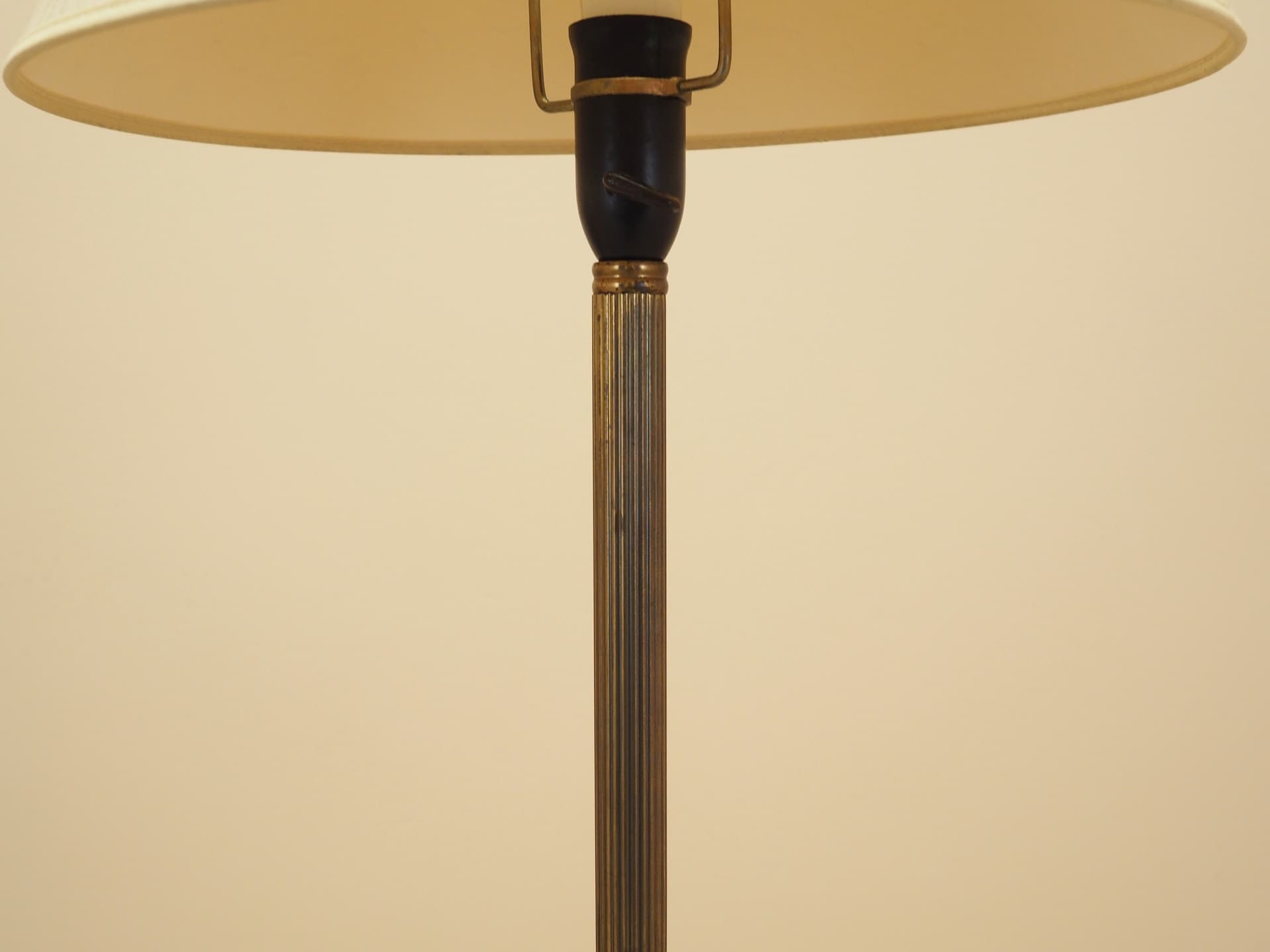 Floor lamp, brown wood, gold brass, beige fabric, Denmark, 1960s. - 401622