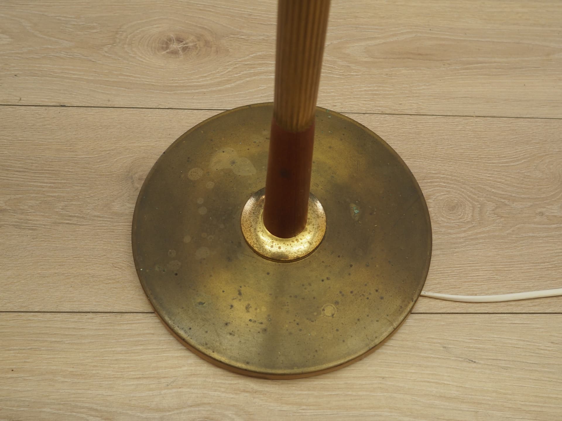 Floor lamp, brown wood, gold brass, beige fabric, Denmark, 1960s. - 401628
