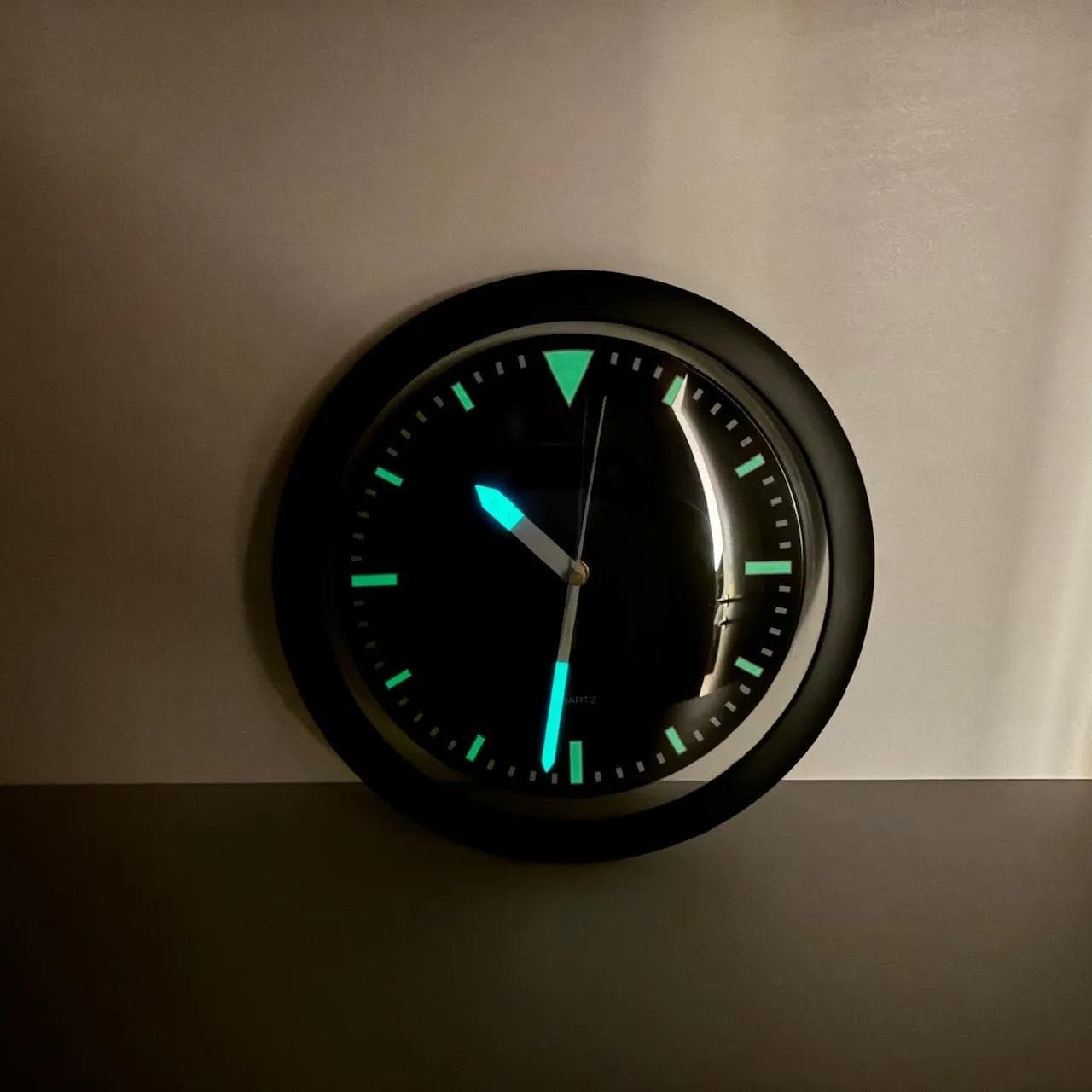 Zegar ścienny, czarny, plastik szkło, Tajwan, lata 90. - 29404