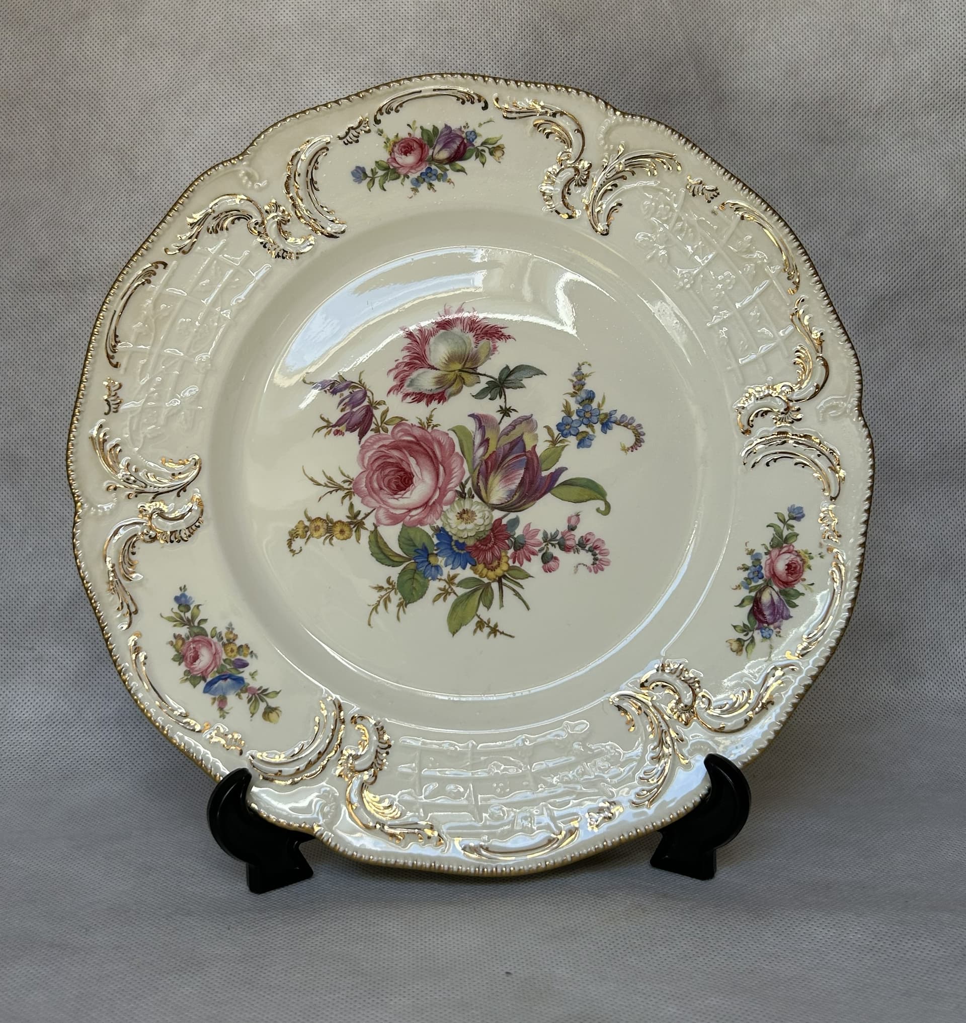Dinner plate Sanssouci Diplomat 27 cm, beige porcelain, gilding, 1930s. - 401881