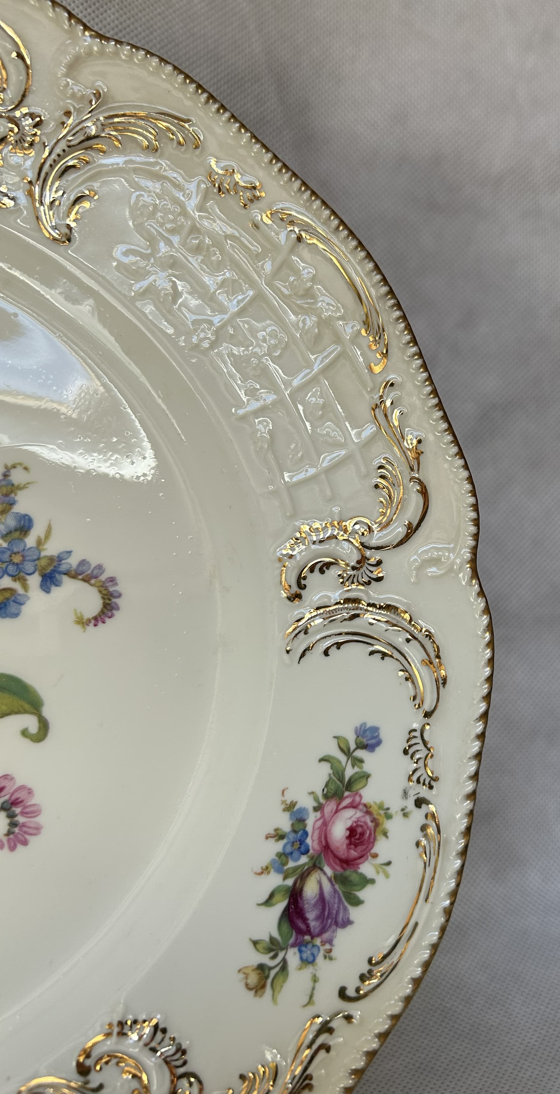 Dinner plate Sanssouci Diplomat 27 cm, beige porcelain, gilding, 1930s. - 401880