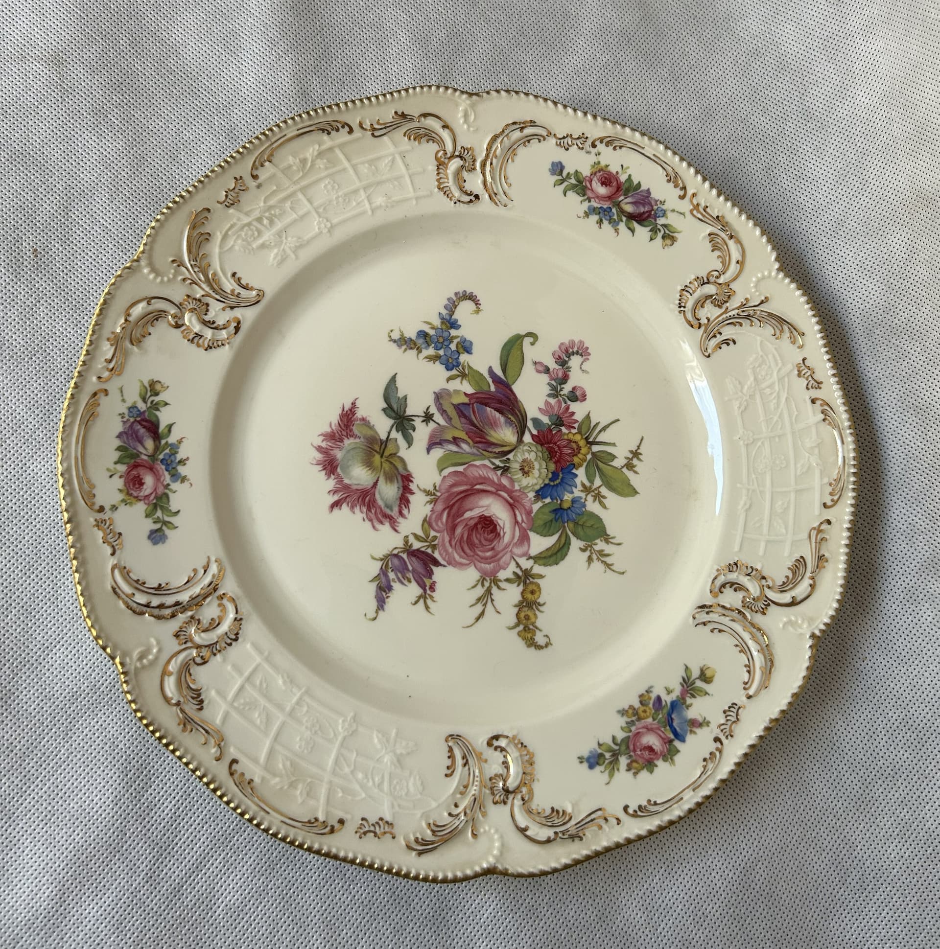 Dinner plate Sanssouci Diplomat 27 cm, beige porcelain, gilding, 1930s. - 401878