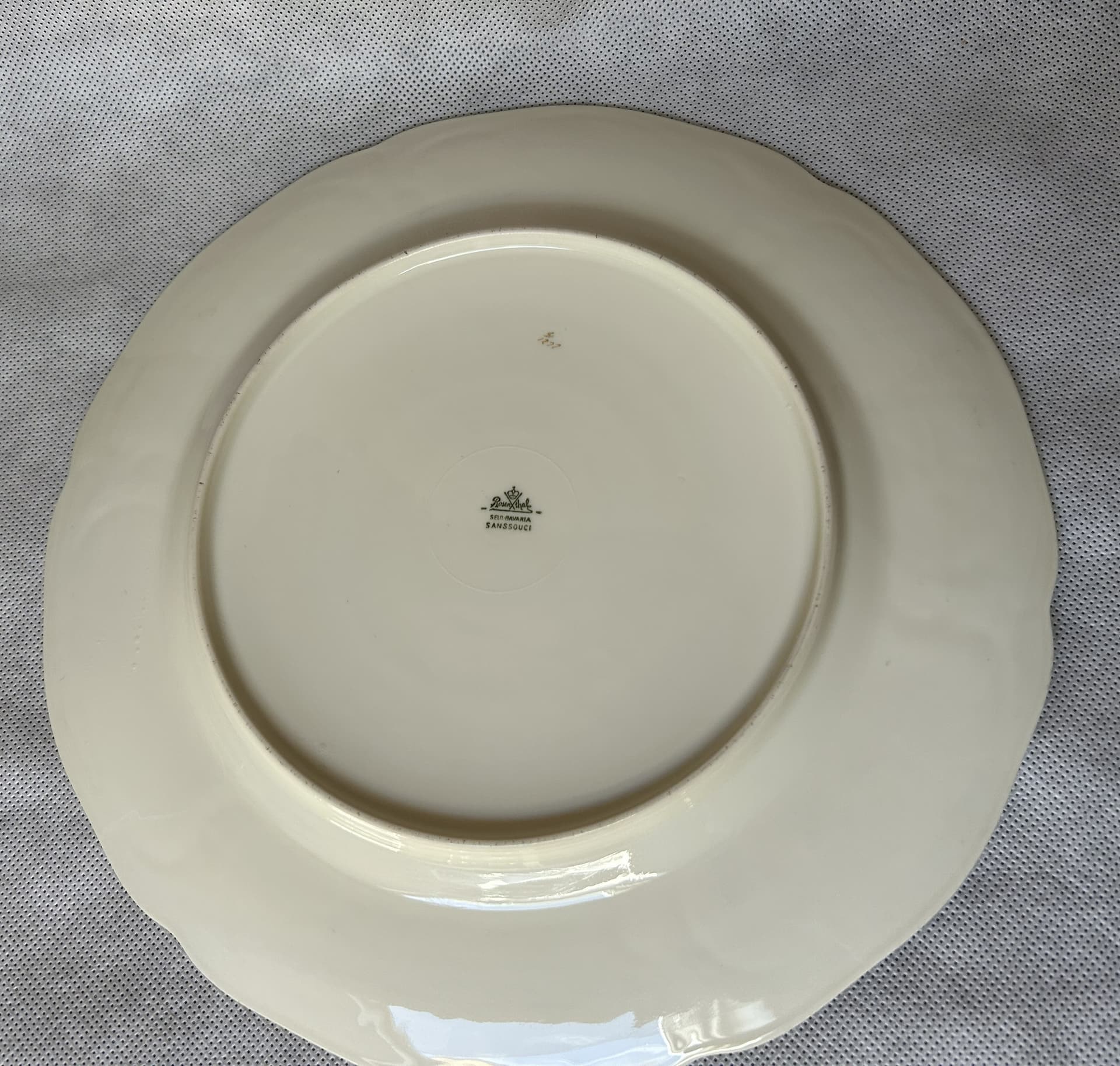 Dinner plate Sanssouci Diplomat 27 cm, beige porcelain, gilding, 1930s. - 401879