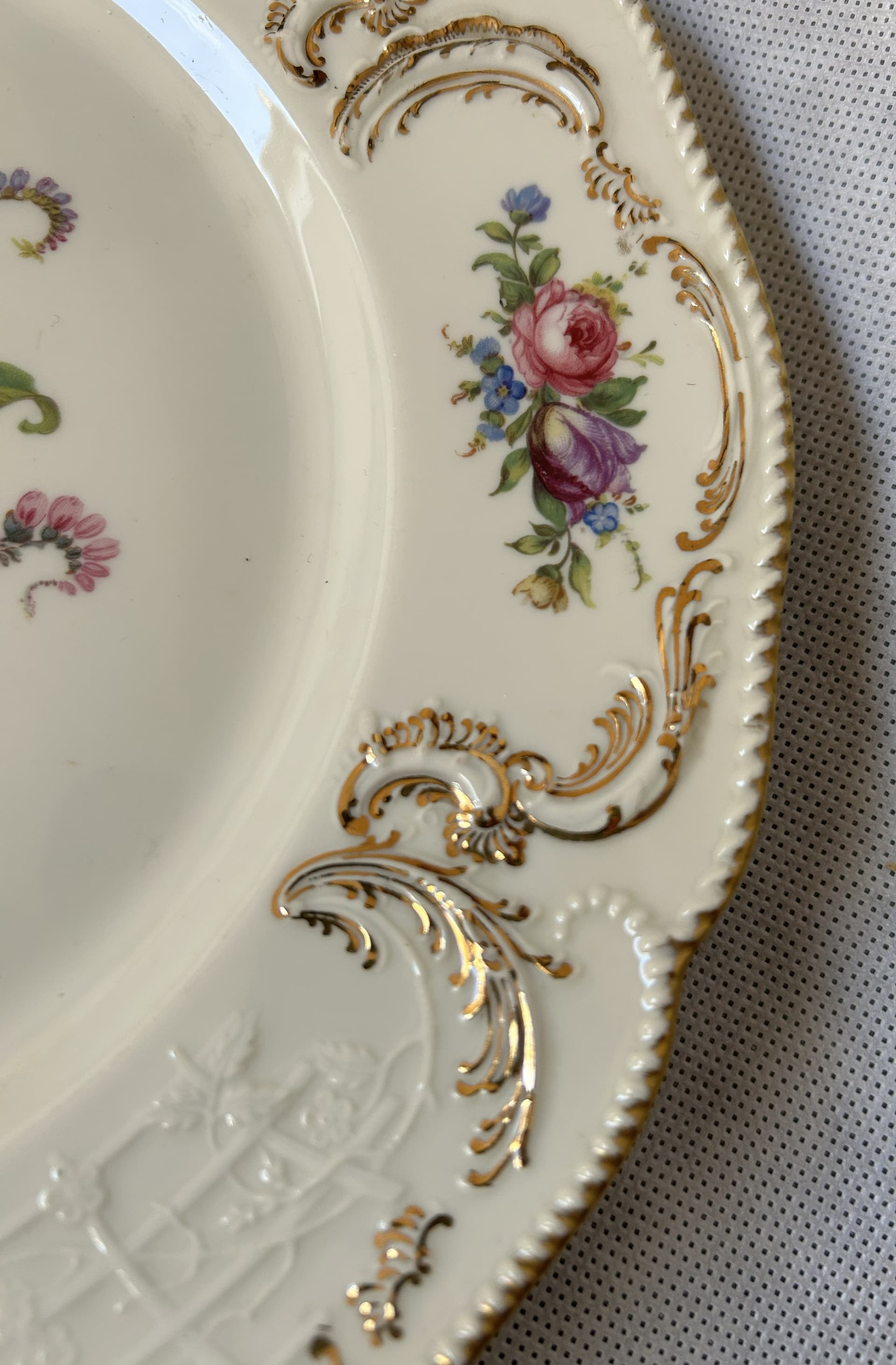 Dinner plate Sanssouci Diplomat 27 cm, beige porcelain, gilding, 1930s. - 401875