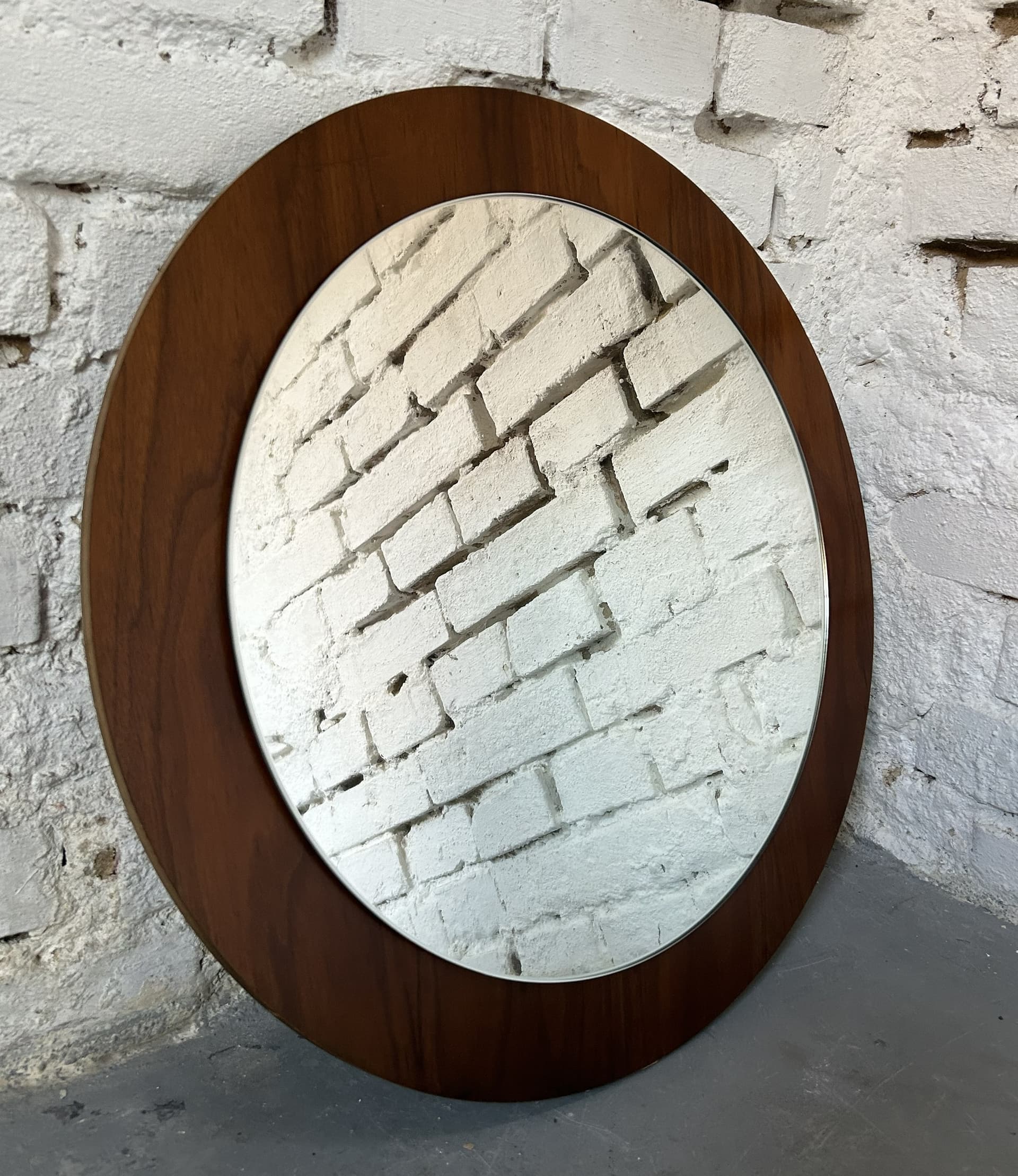 Round wall mirror 55 cm, walnut, glass, Poland, 1970s - 401907