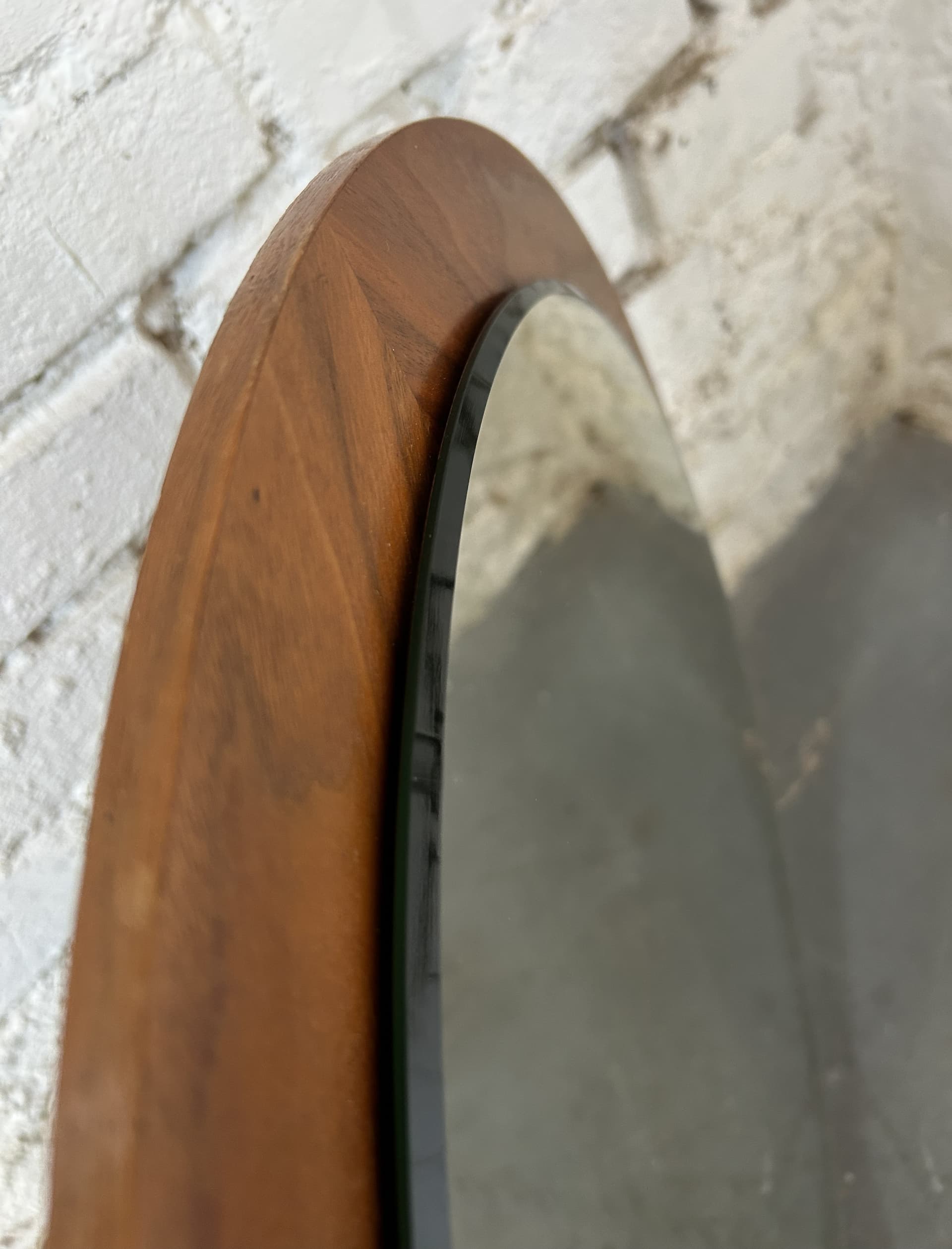 Round wall mirror, 56 cm, glass, walnut, 1970s - 401916