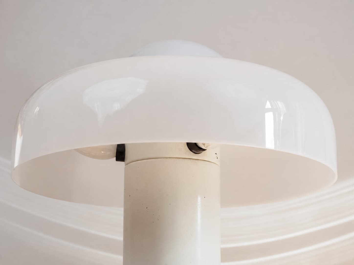 Table Lamp Brumbury, white acrylic, silver metal, by L. Massoni, Guzzini, Italy, 1970s. - 402312