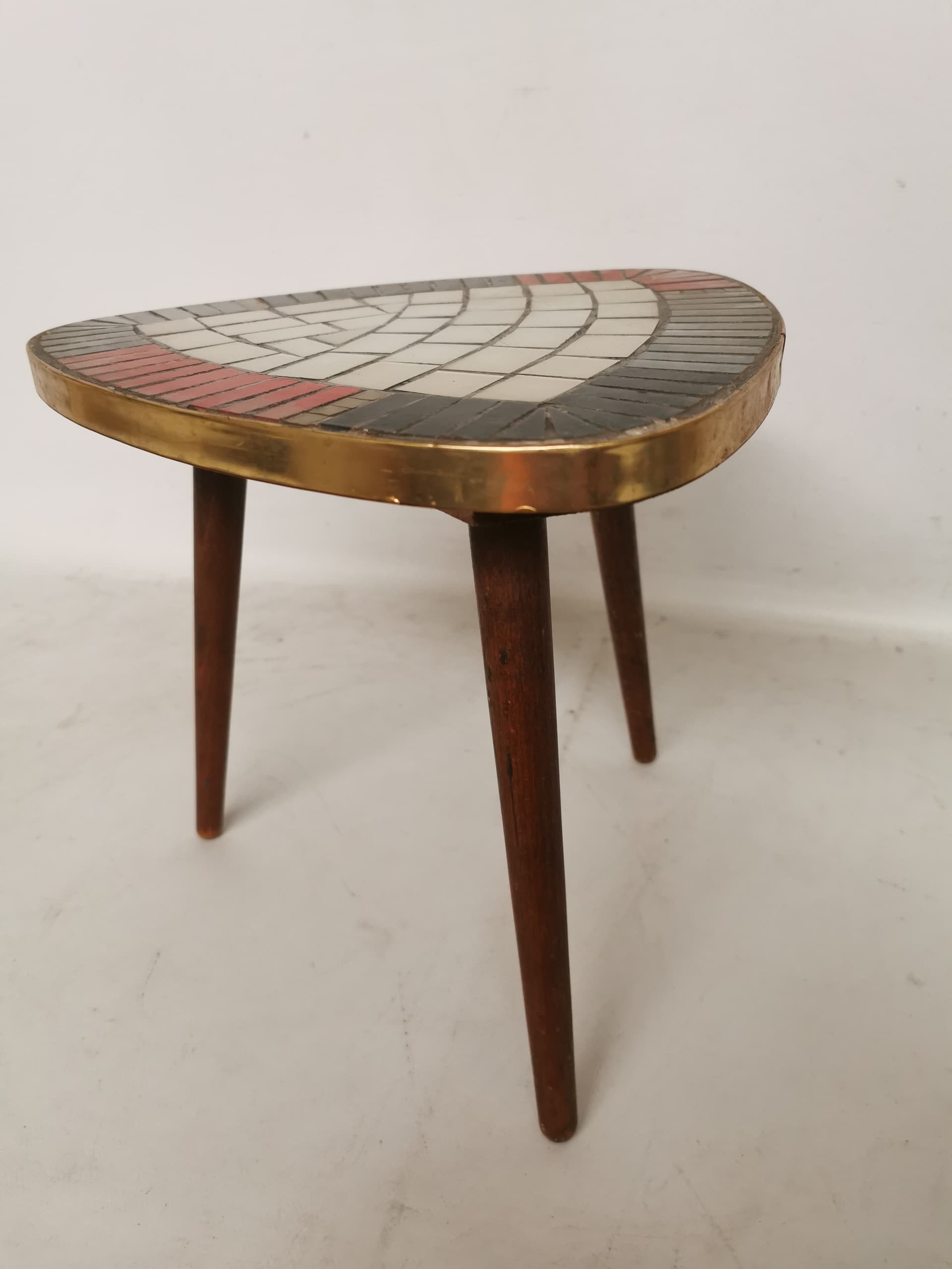 Plant Stand Łezka, mosaic white black red, brass gold, wood brown, 1960s. - 402539