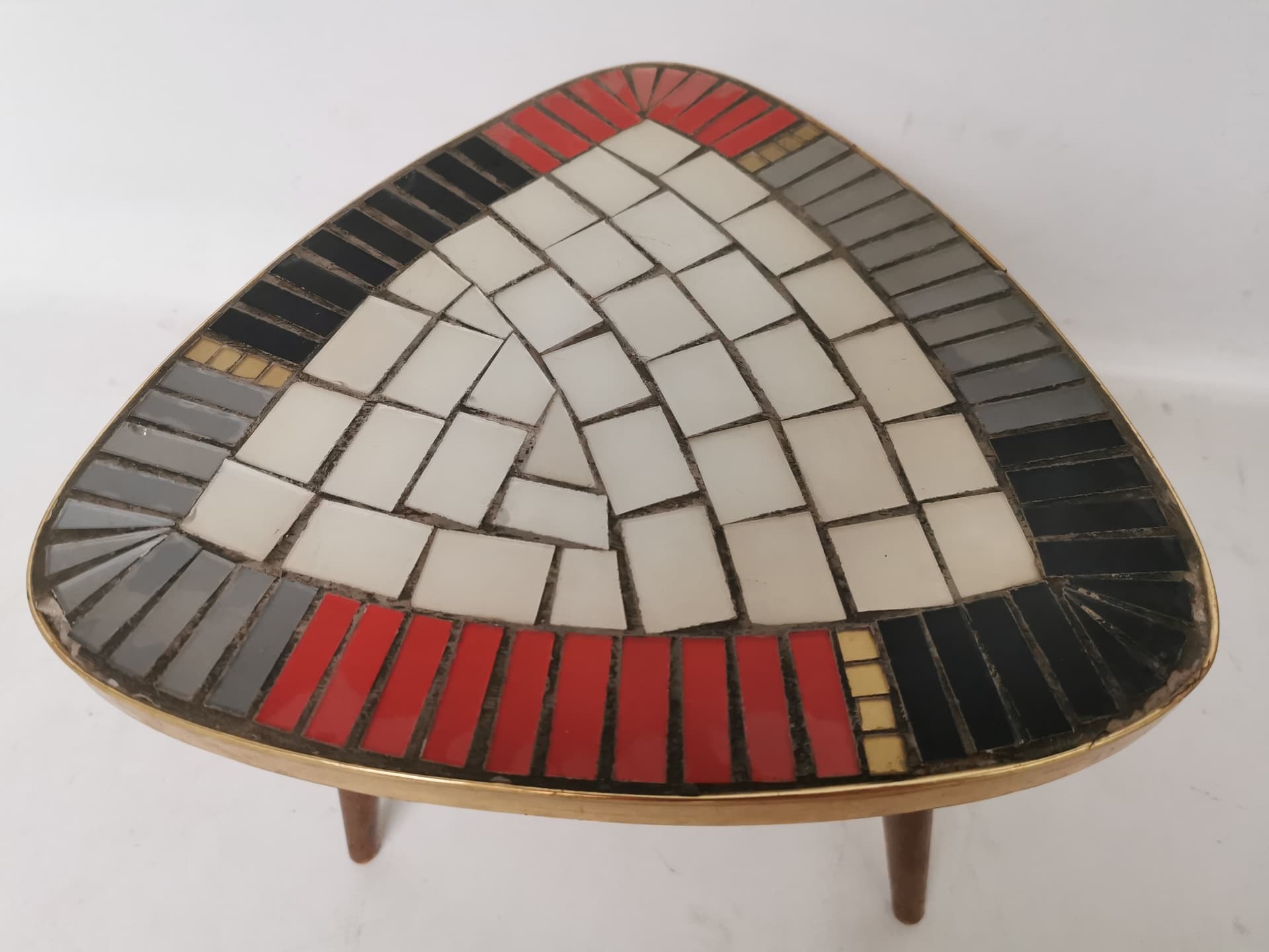 Plant Stand Łezka, mosaic white black red, brass gold, wood brown, 1960s. - 402540