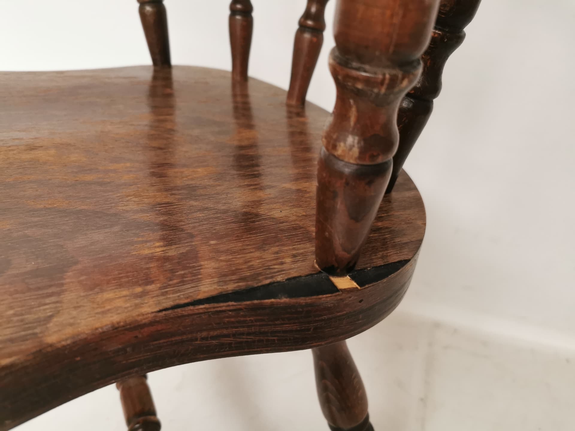 Armchair Windsor Bonanza, brown wood, Romania, 1920s. - 402551