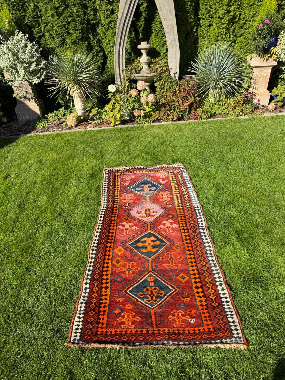 Rug Shiraz 210x100 cm, red blue yellow, wool, Iran, 1940s. - 402562