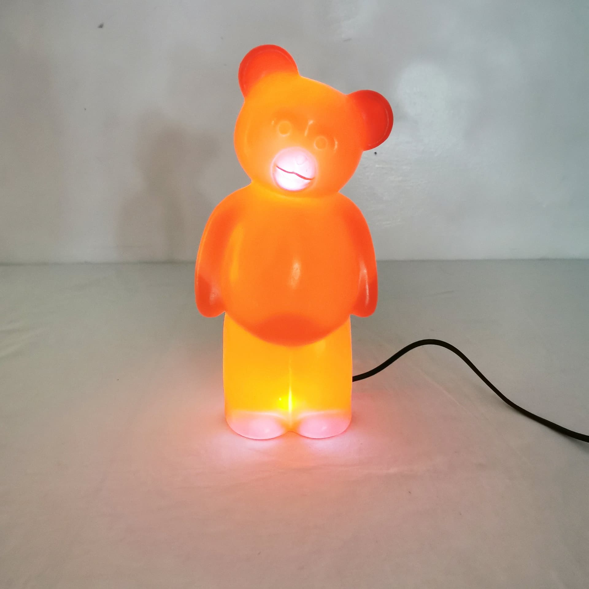 Lampka stołowa Miś, czerwony, plastik, Niemcy, lata 90. - 402750