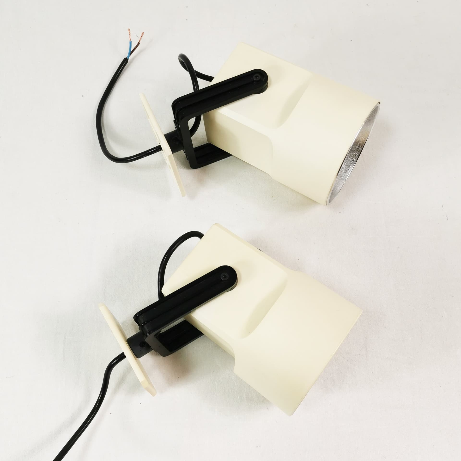 Para lamp Lillebror Unispot, beżowy plastik, czarny plastik, aluminium srebrny, proj. B. Gantzel-Boysen, Louis Poulsen, Dania, lata 70. - 402808