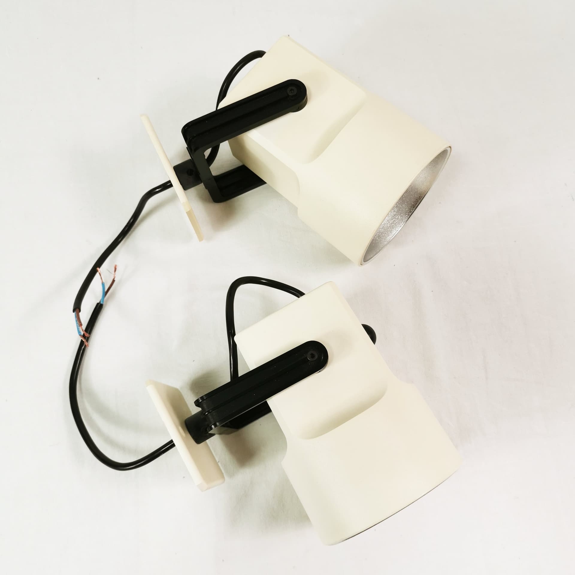 Para lamp Lillebror Unispot, beżowy plastik, czarny plastik, aluminium srebrny, proj. B. Gantzel-Boysen, Louis Poulsen, Dania, lata 70. - 402811