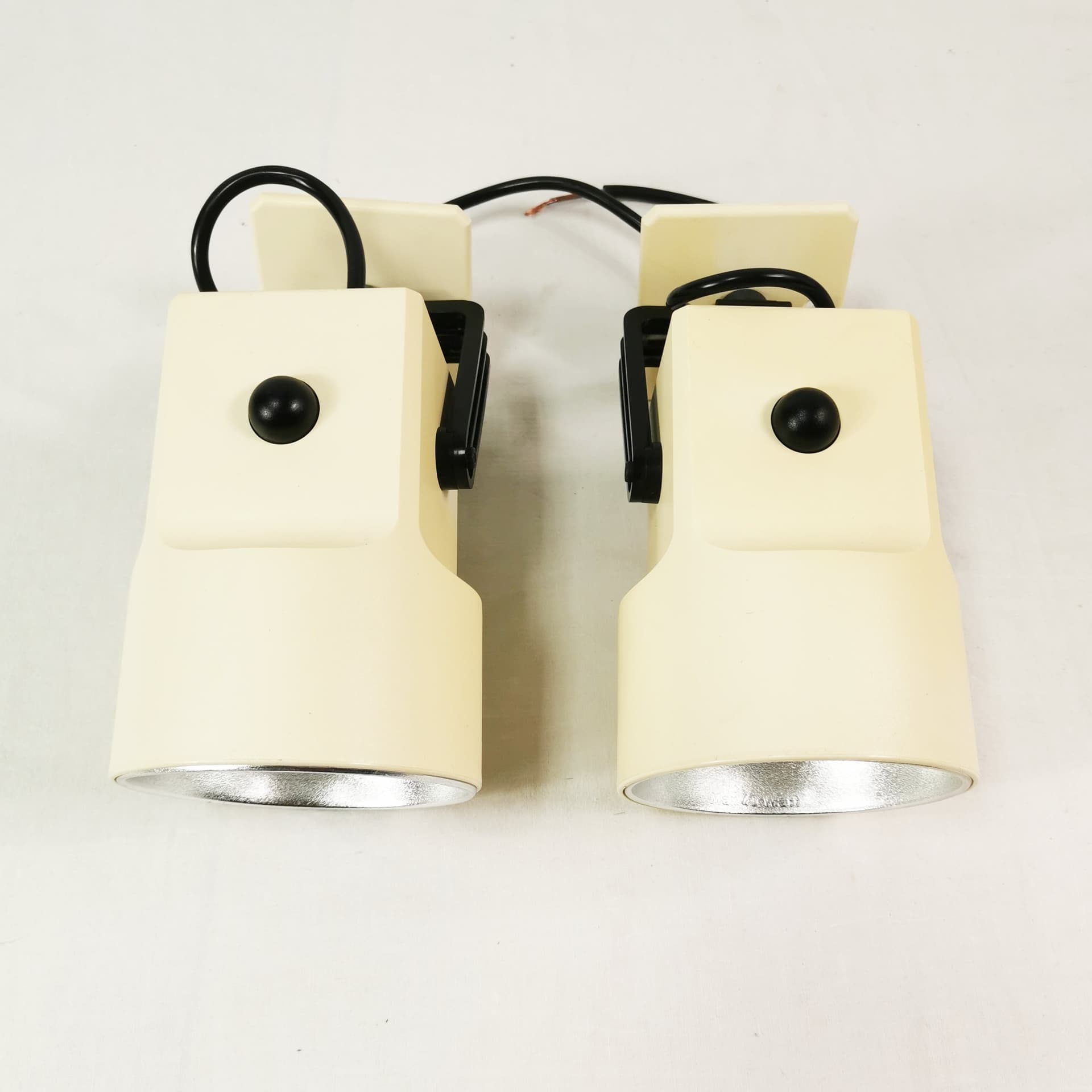 Para lamp Lillebror Unispot, beżowy plastik, czarny plastik, aluminium srebrny, proj. B. Gantzel-Boysen, Louis Poulsen, Dania, lata 70. - 402810