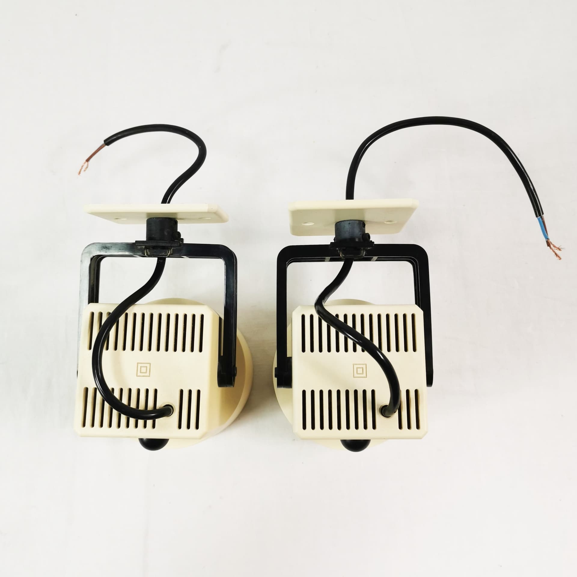 Para lamp Lillebror Unispot, beżowy plastik, czarny plastik, aluminium srebrny, proj. B. Gantzel-Boysen, Louis Poulsen, Dania, lata 70. - 402814