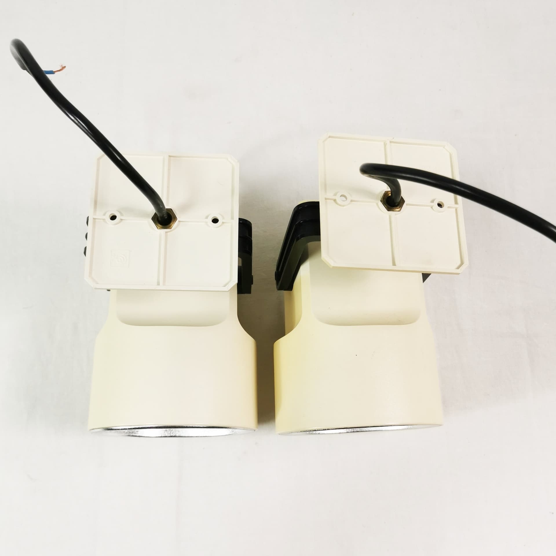 Para lamp Lillebror Unispot, beżowy plastik, czarny plastik, aluminium srebrny, proj. B. Gantzel-Boysen, Louis Poulsen, Dania, lata 70. - 402812