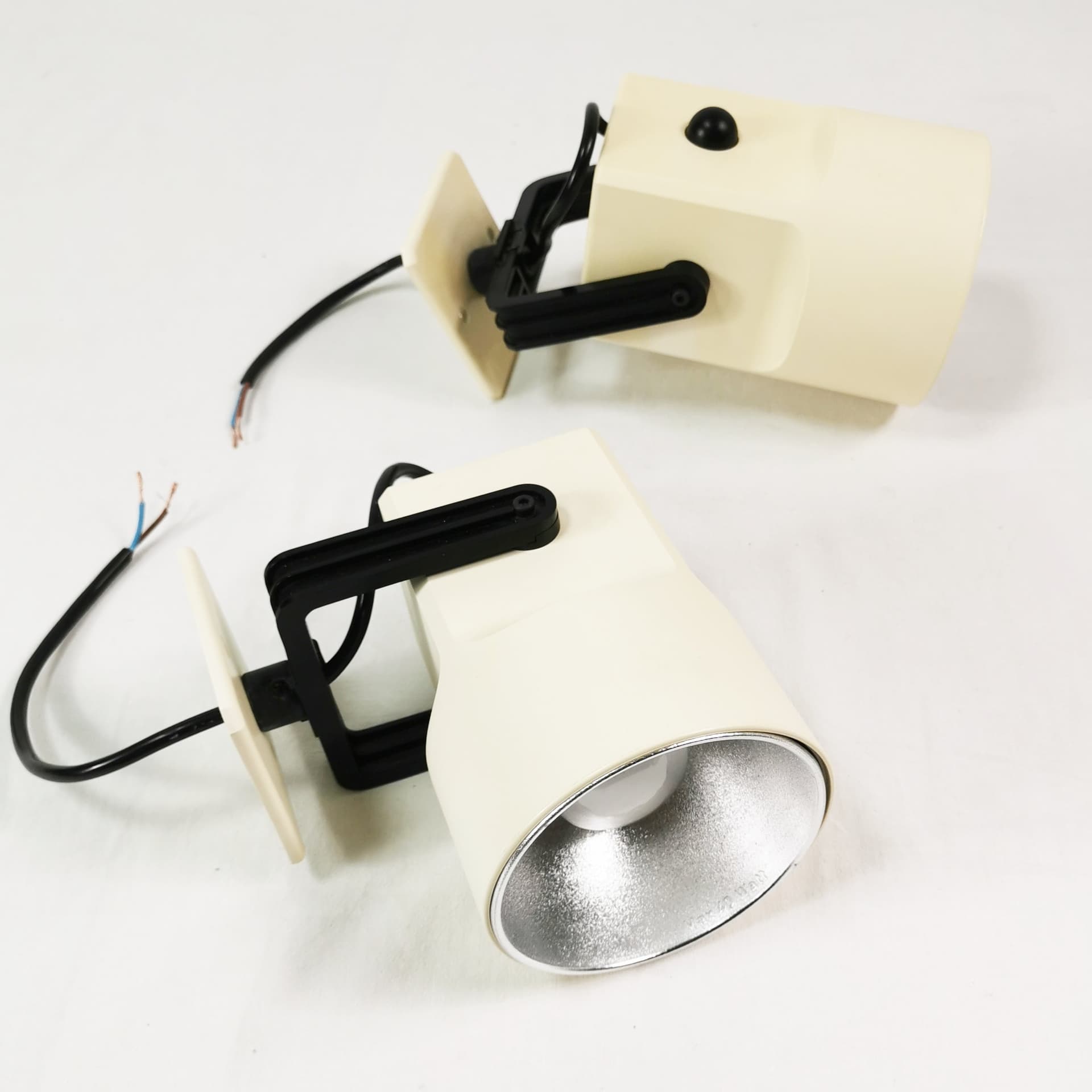 Para lamp Lillebror Unispot, beżowy plastik, czarny plastik, aluminium srebrny, proj. B. Gantzel-Boysen, Louis Poulsen, Dania, lata 70. - 402805
