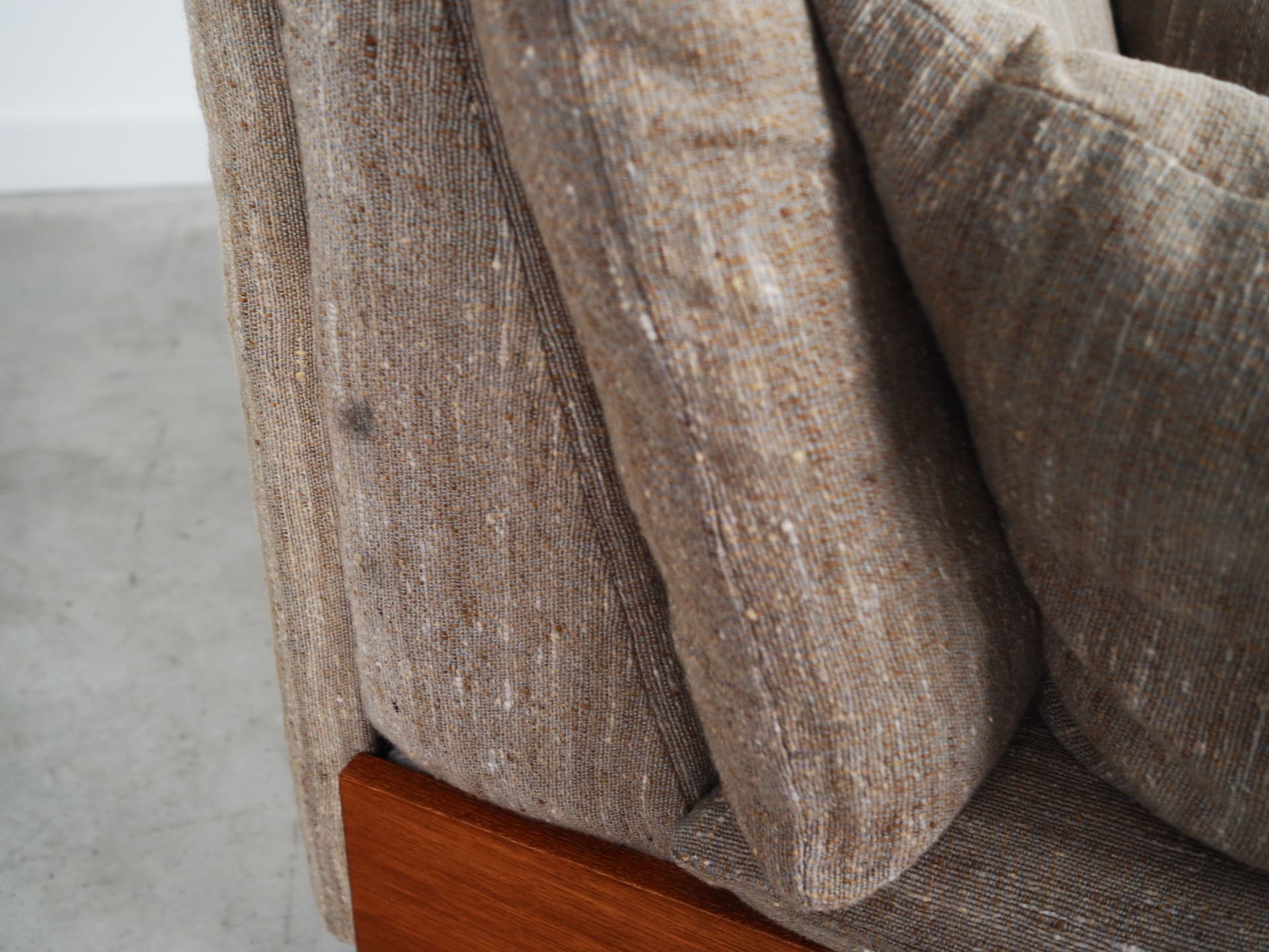 Sofa, beżowa tkanina, teak, Dania, lata 70. - 64685