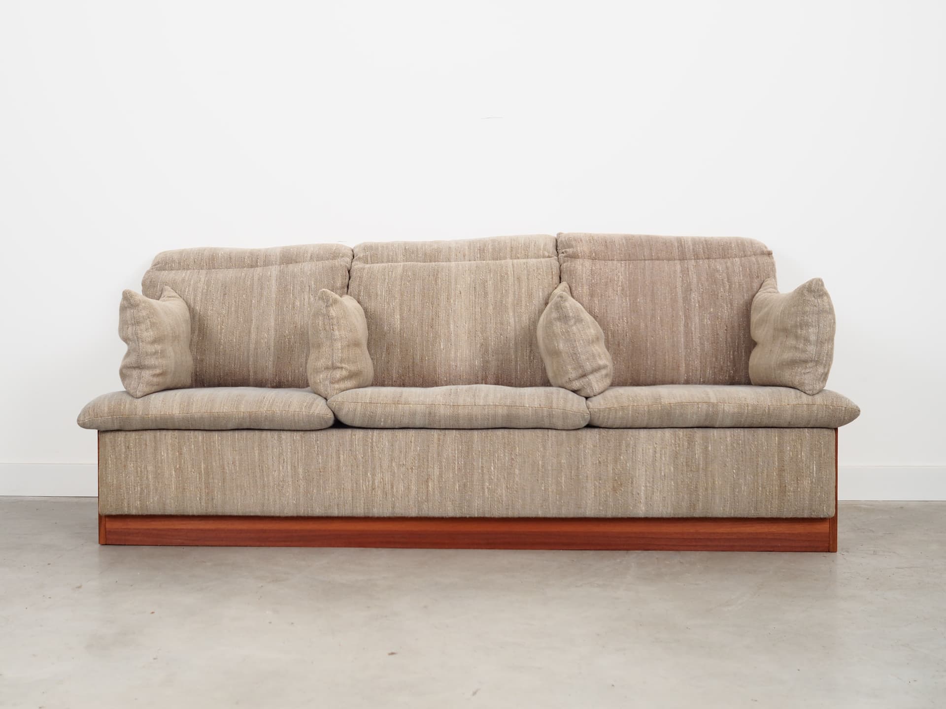 Sofa, beżowa tkanina, teak, Dania, lata 70. - 64687