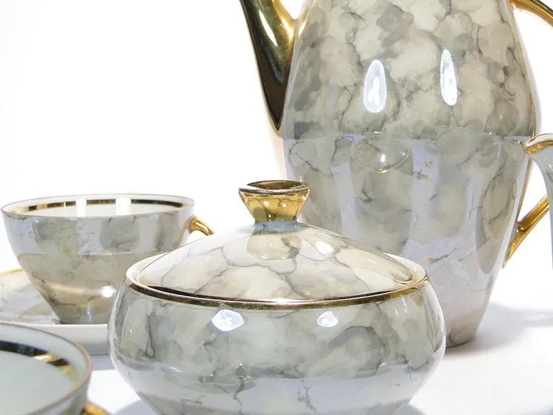 Kremowobiały, marmurkowy serwis kawowy z porcelany ze złoceniami, proj. W. Potacki dla Karolina, Polska, lata 60. - 30083