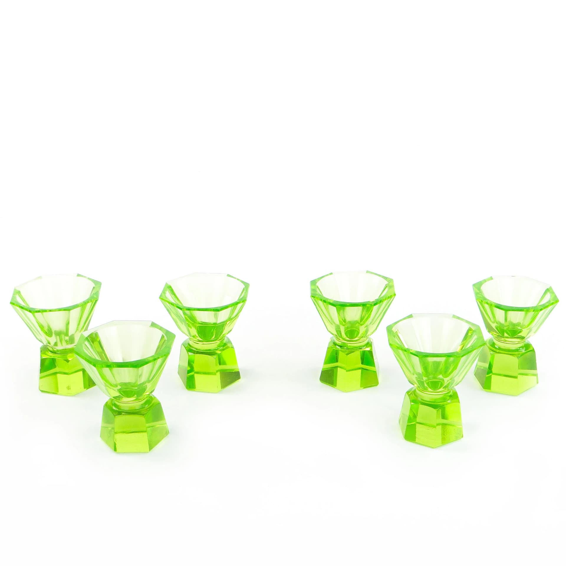 Zestaw kieliszków Art Deco, zielone szkło uranowe, Polska, lata 30. - 30055