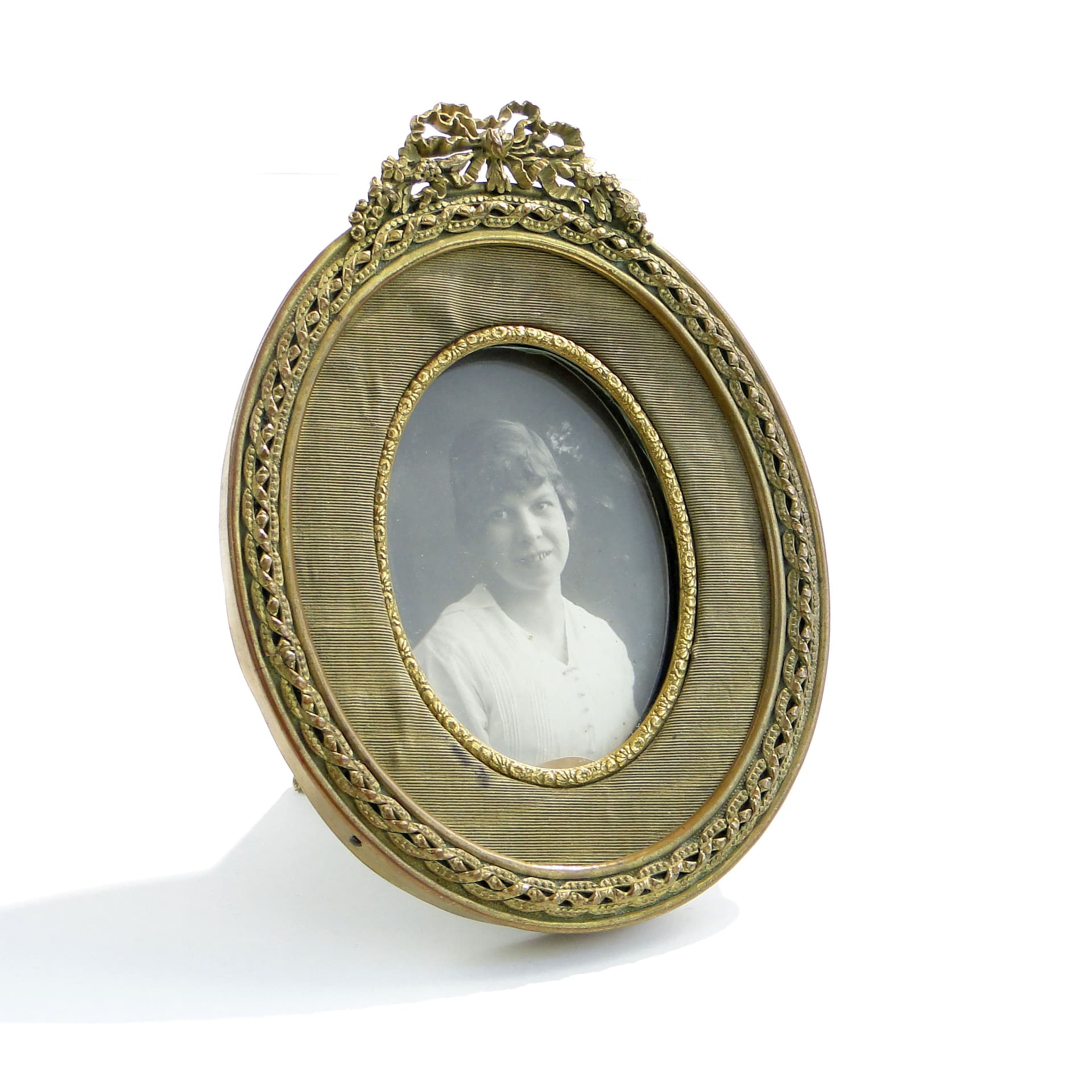 Elliptical Photo Frame, Napoleon III, golden bronze, light beige silk, France, 19th c. - 3587